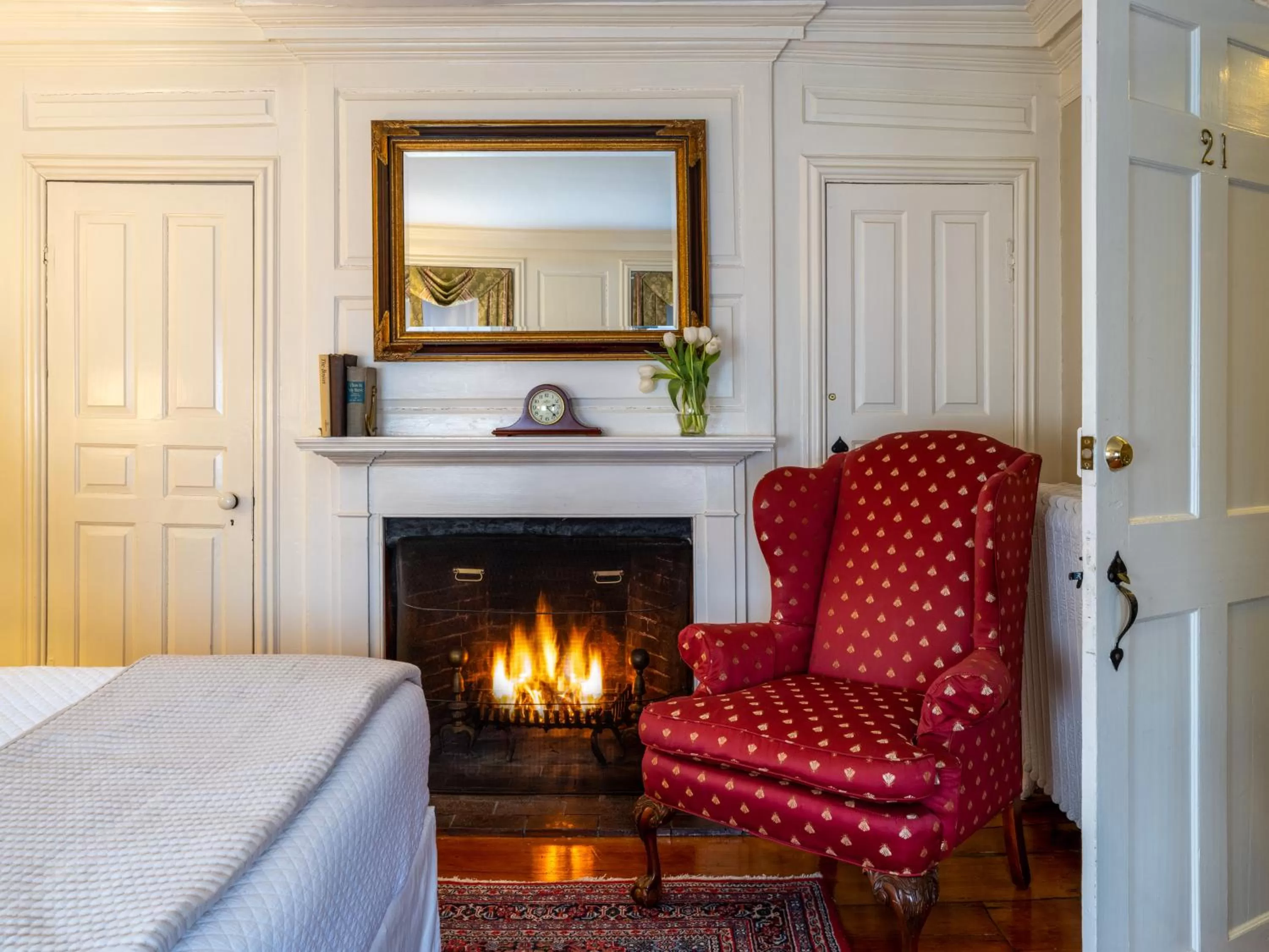 Bed in Harbor Light Inn