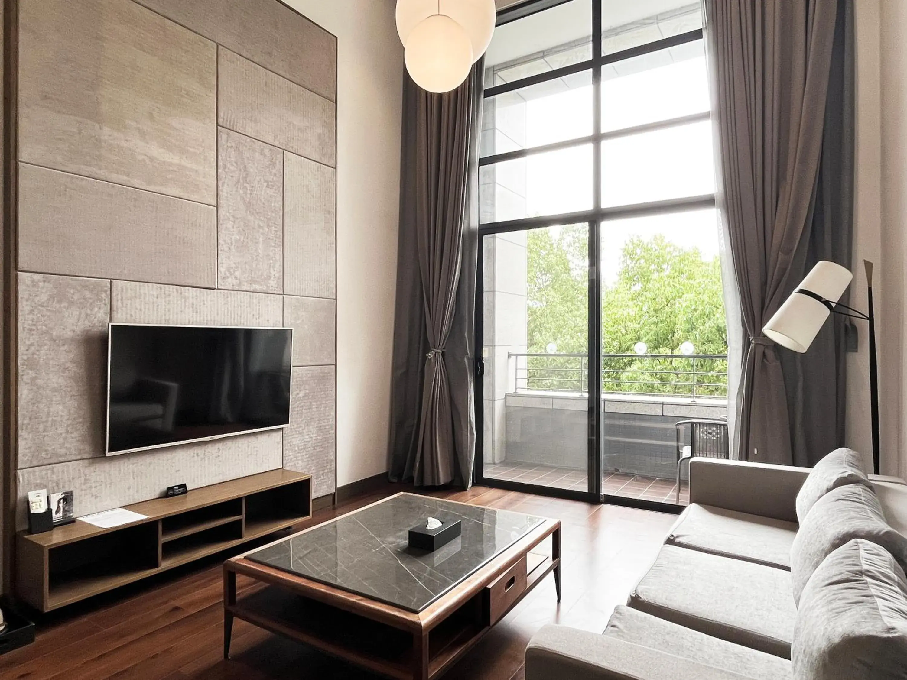 Living room, Seating Area in Novotel Suites Shanghai Hongqiao