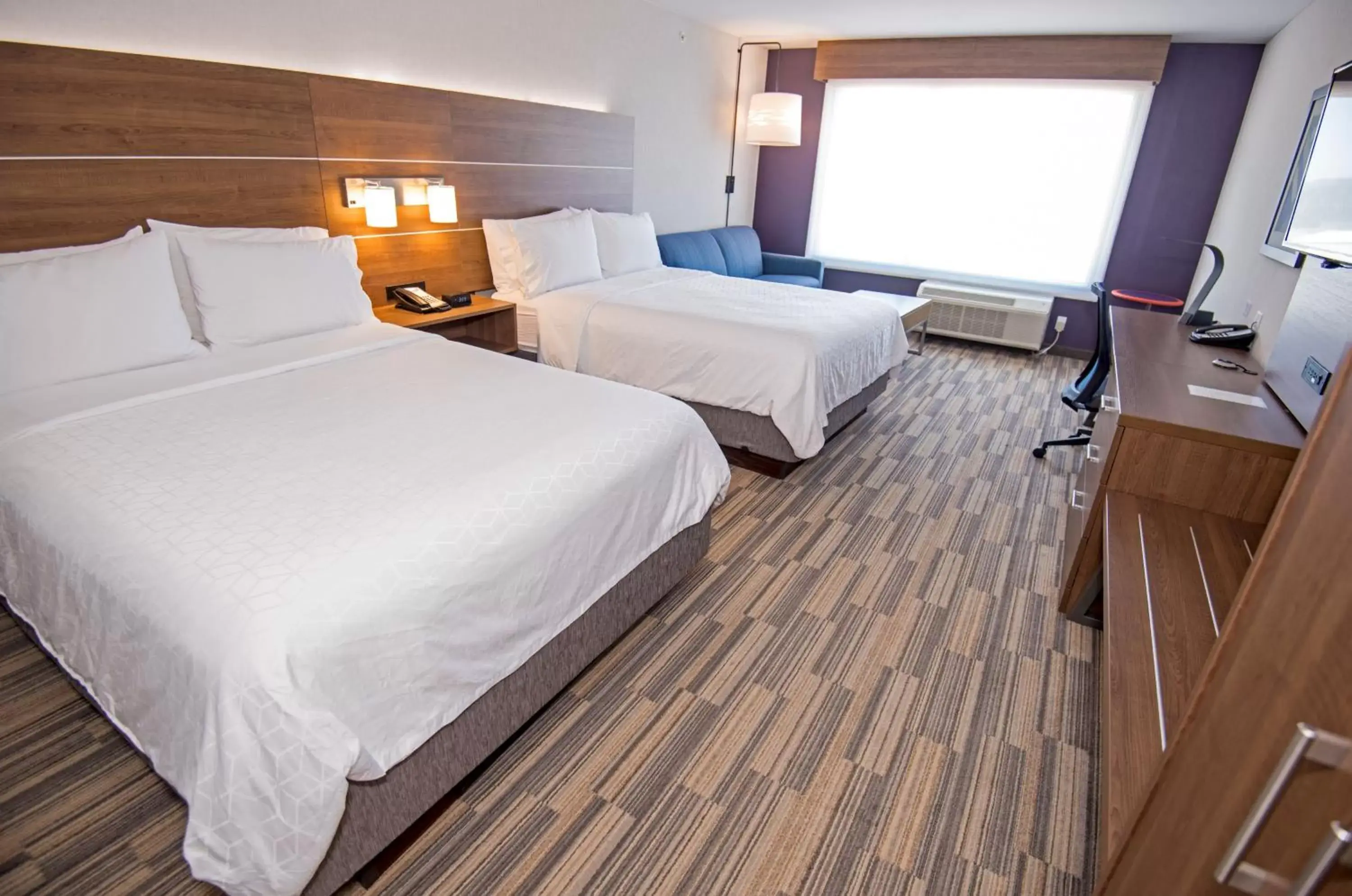 Photo of the whole room, Bed in Holiday Inn Express - Red Deer North, an IHG Hotel