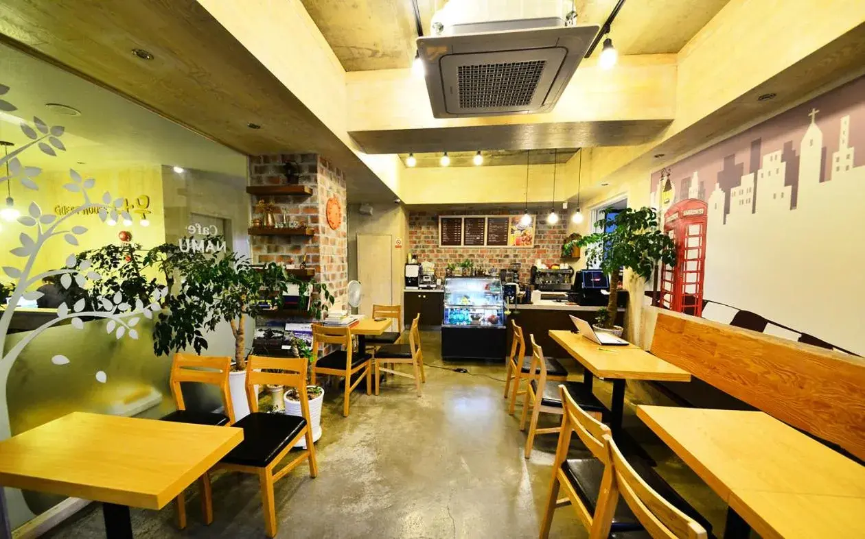 Area and facilities, Restaurant/Places to Eat in Gyeongju Namu Guesthouse