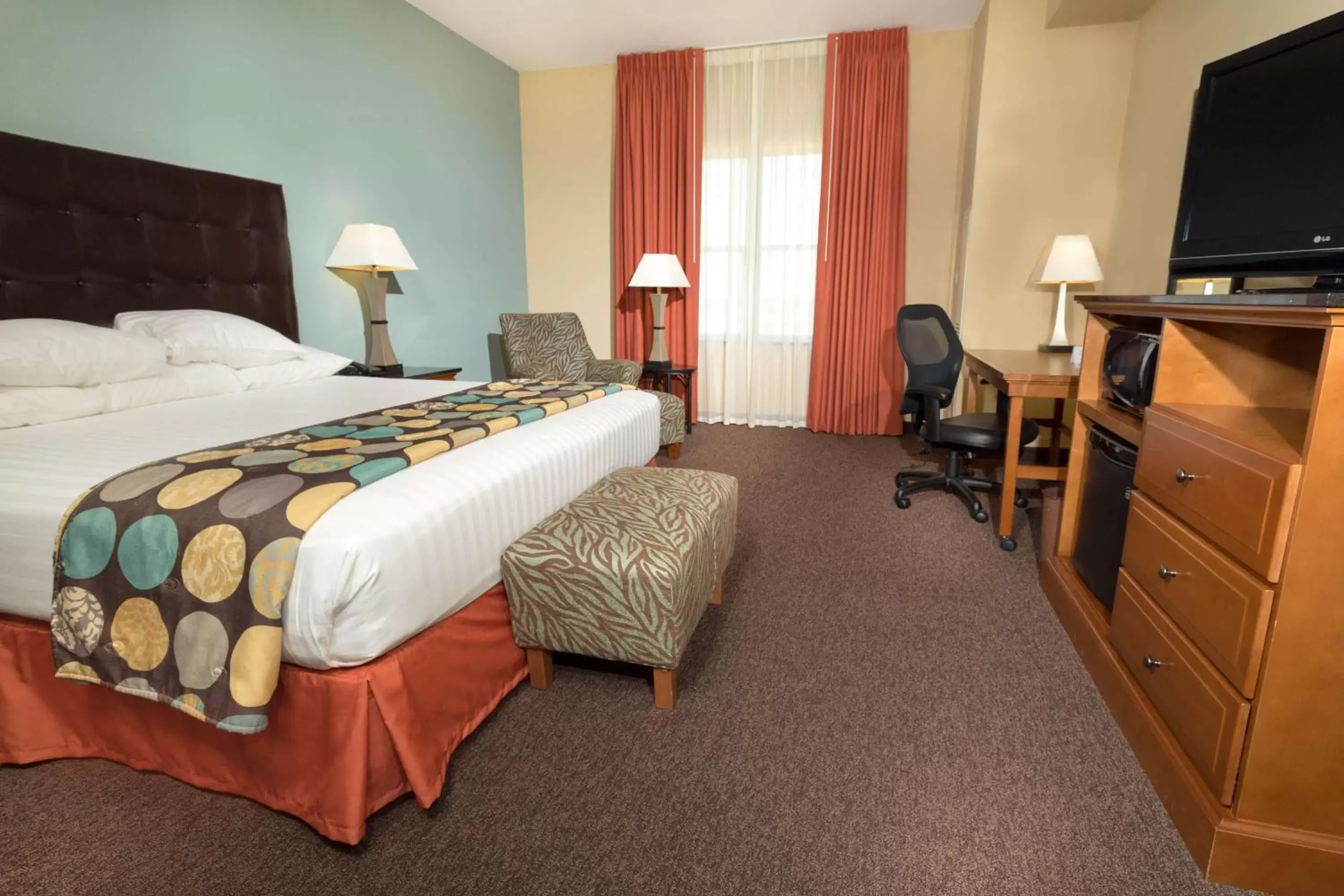 Photo of the whole room, Bed in Drury Plaza Hotel San Antonio North Stone Oak