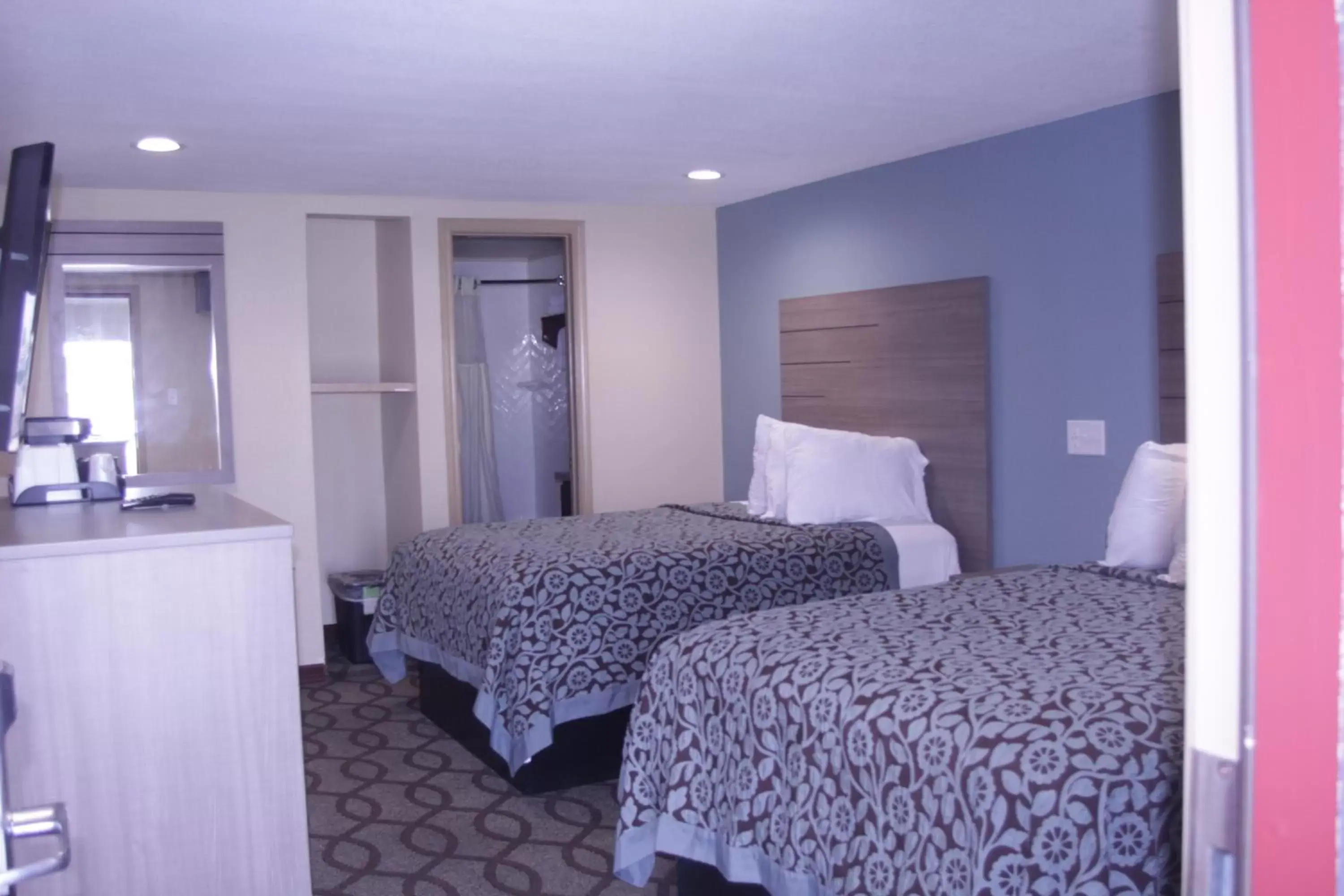 Bed in Americas Best Value Inn Port Aransas