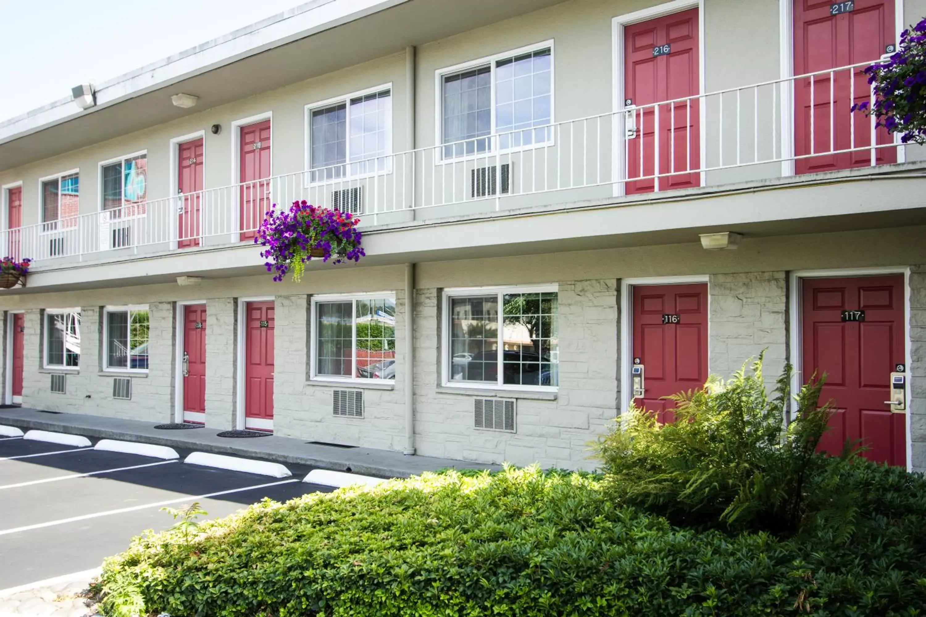 Property building in Campus Inn & Suites Eugene Downtown Property building in Campus Inn & Suites Eugene Downtown