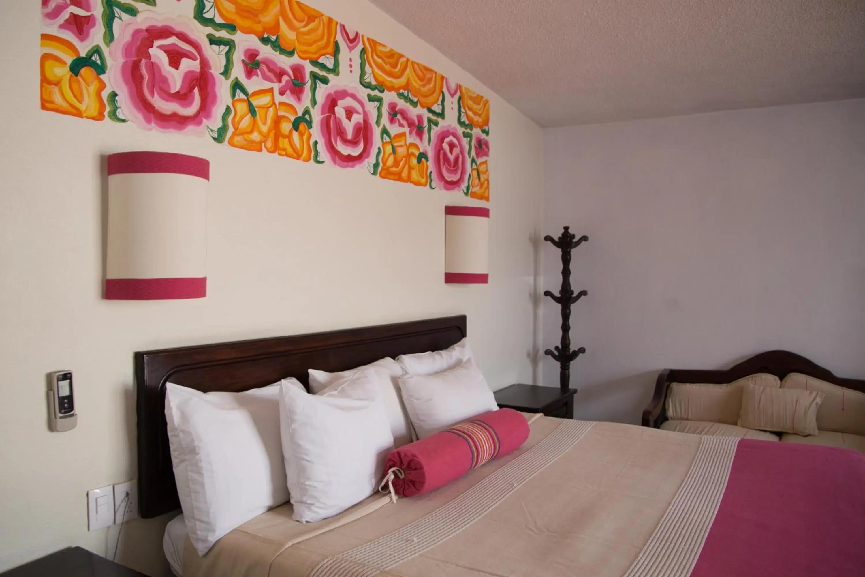 Photo of the whole room, Bed in Parador del Dominico