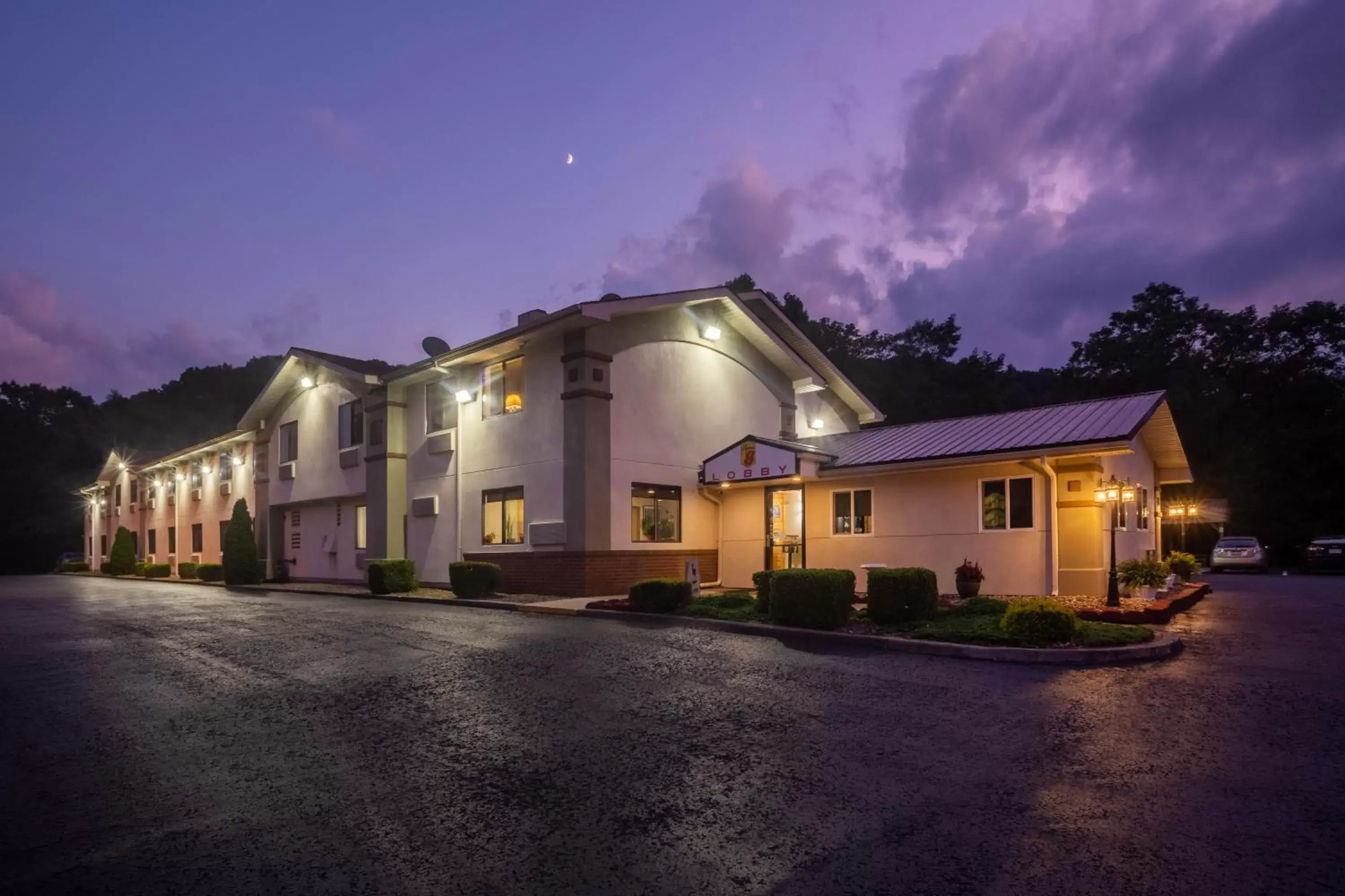 Property building in Super 8 by Wyndham Elkins Property building in Super 8 by Wyndham Elkins