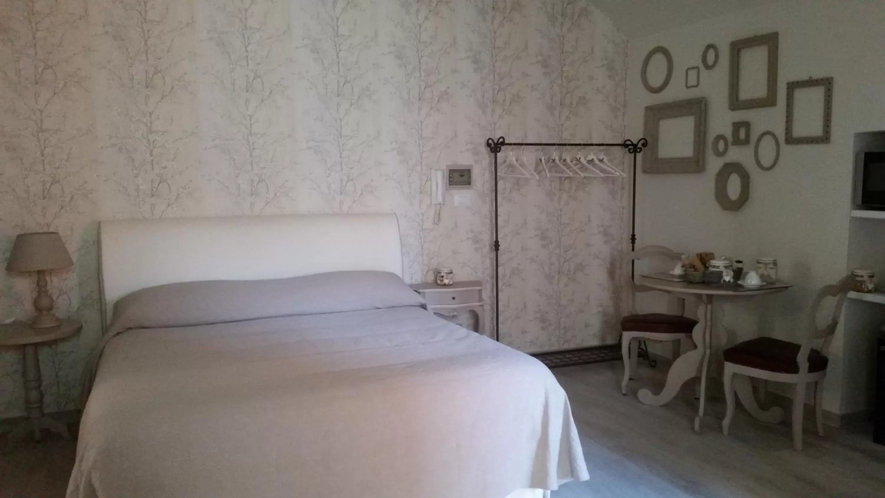 Photo of the whole room, Bed in Novecento Charming Room