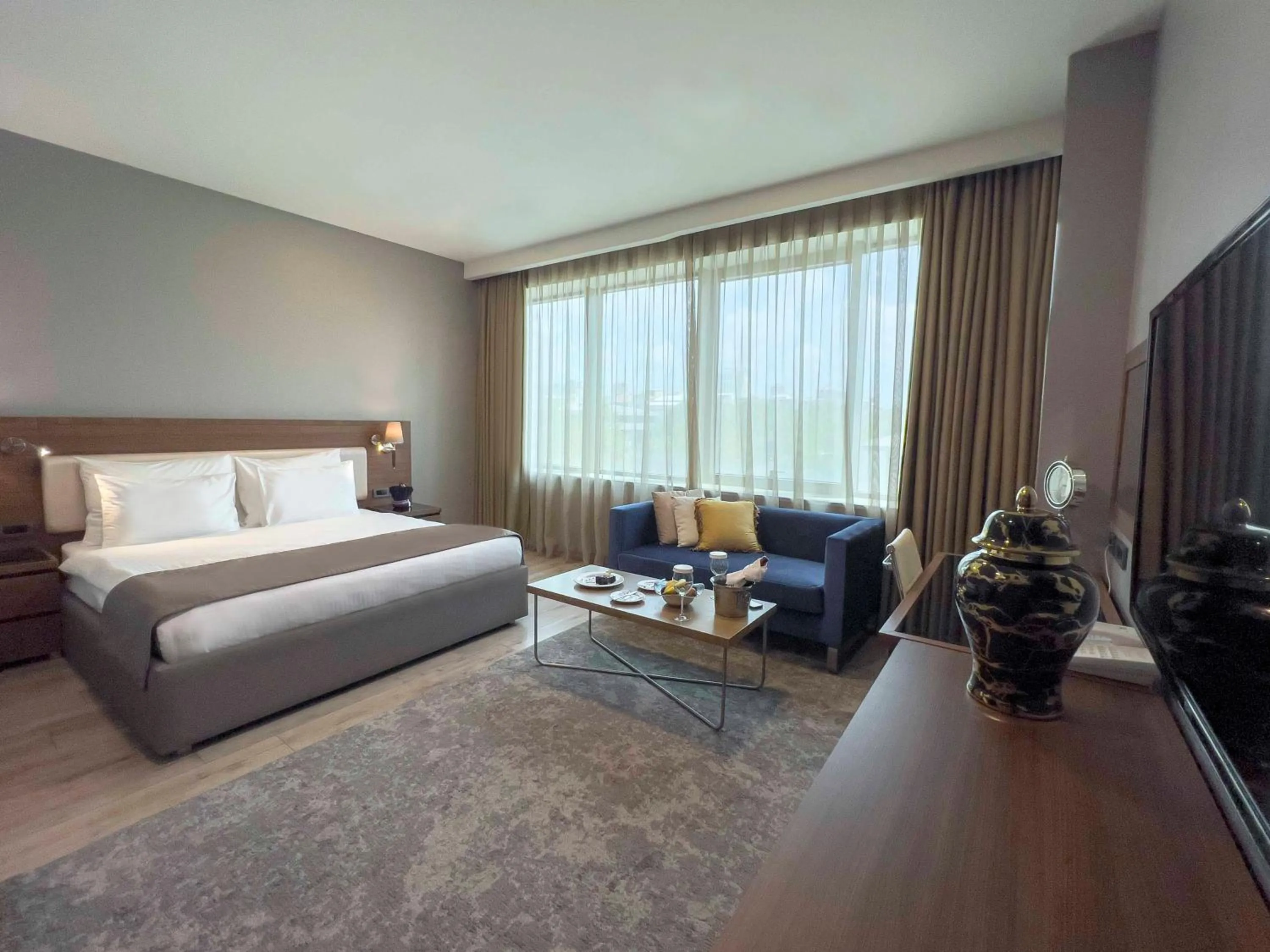 Photo of the whole room, Bed in La Quinta by Wyndham Istanbul Gunesli