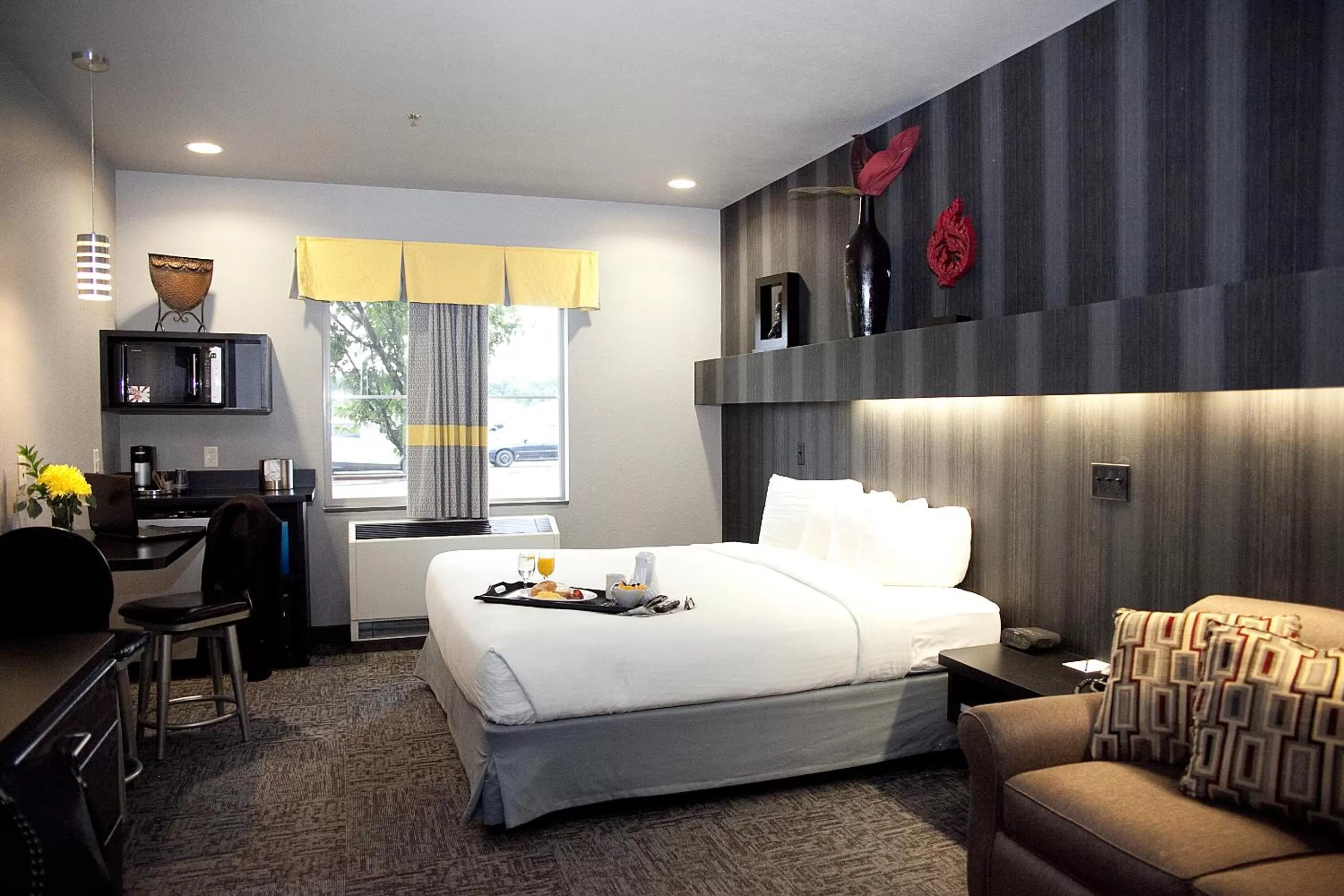 Photo of the whole room, Bed in Metropolis Resort - Eau Claire