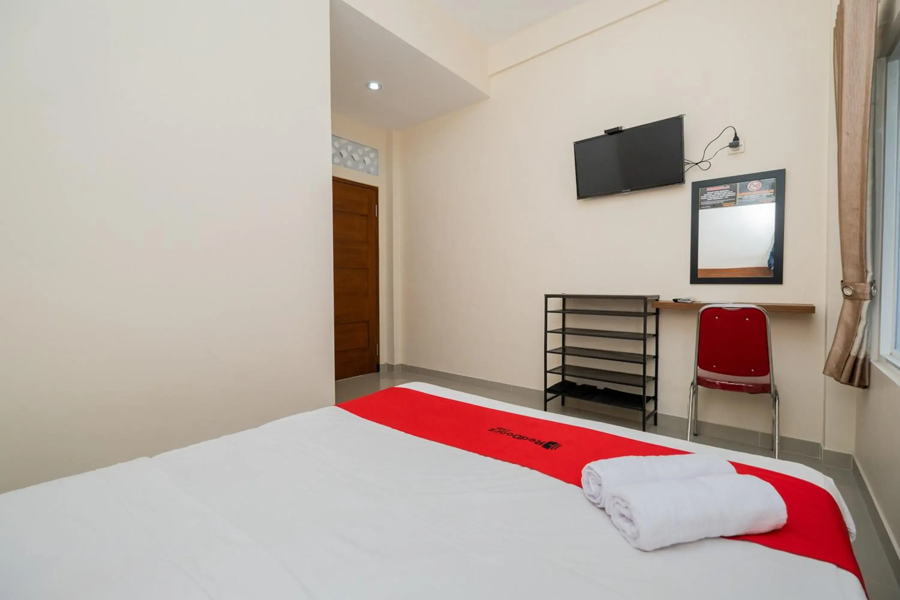 Bed in RedDoorz Syariah near Batu Night Spectacular Bed in RedDoorz Syariah near Batu Night Spectacular