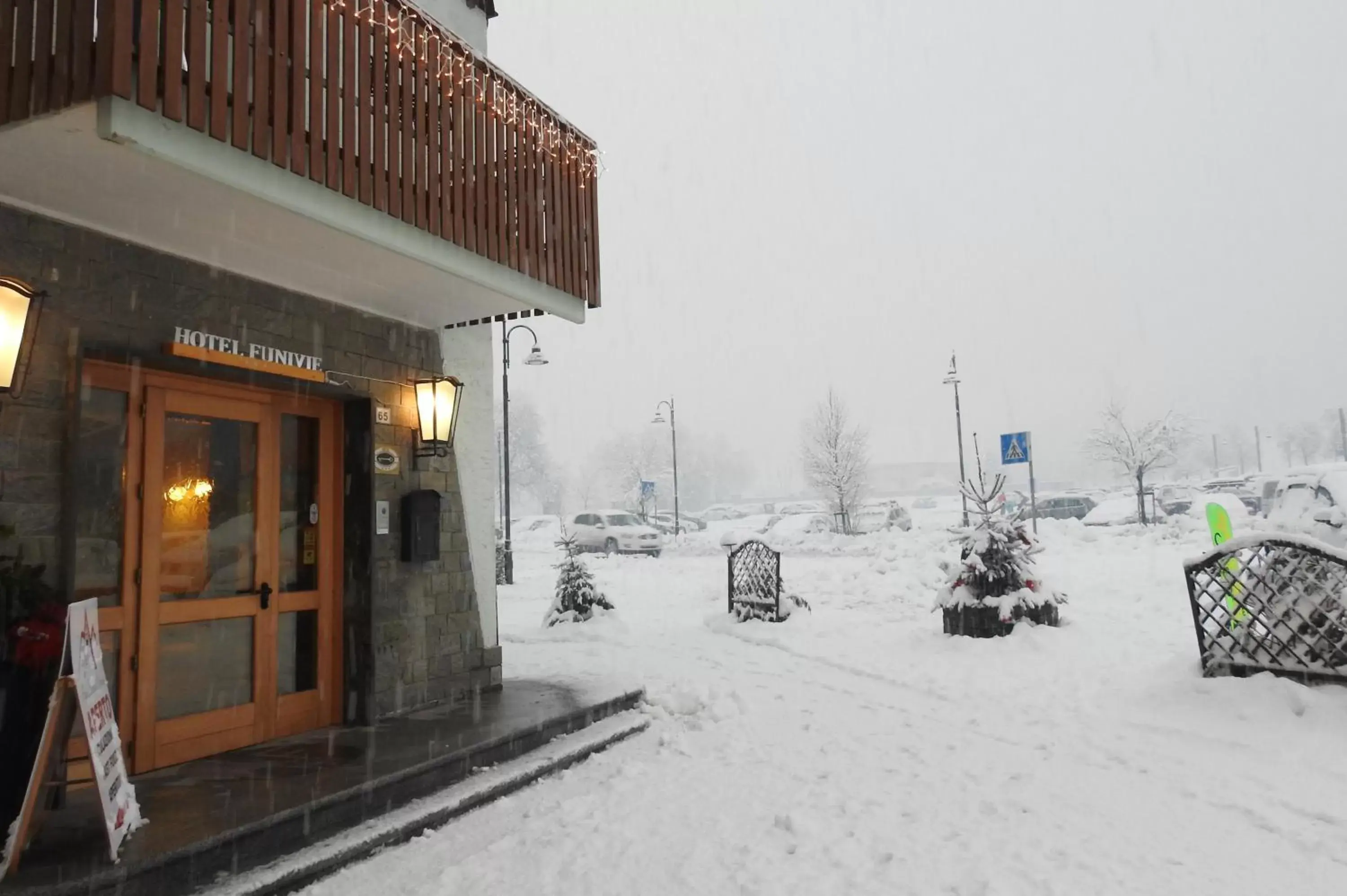 Facade/entrance, Winter in Casteluce Hotel Funivie