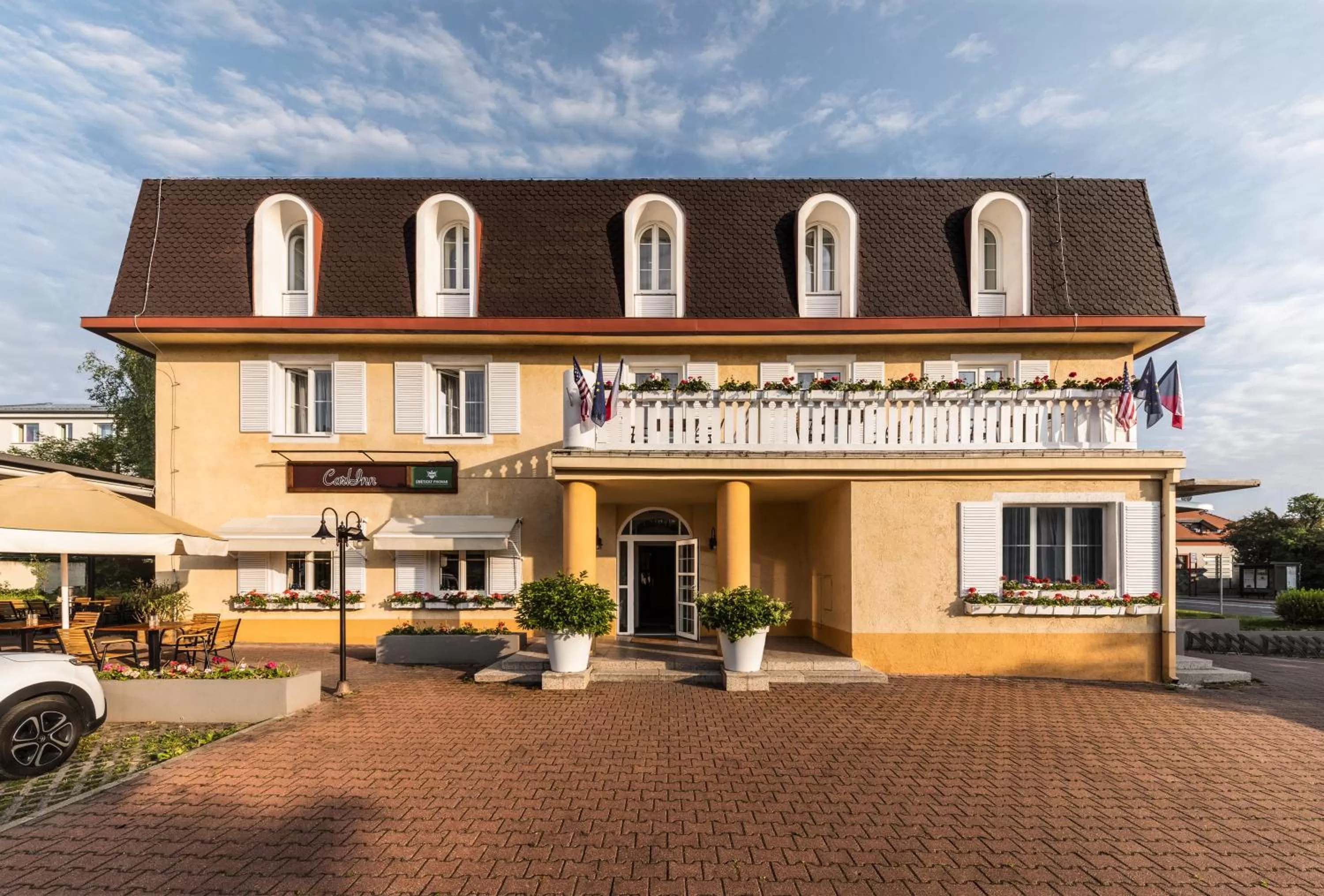 Property Building in Prague Hotel Carl Inn restaurant & Free Parking