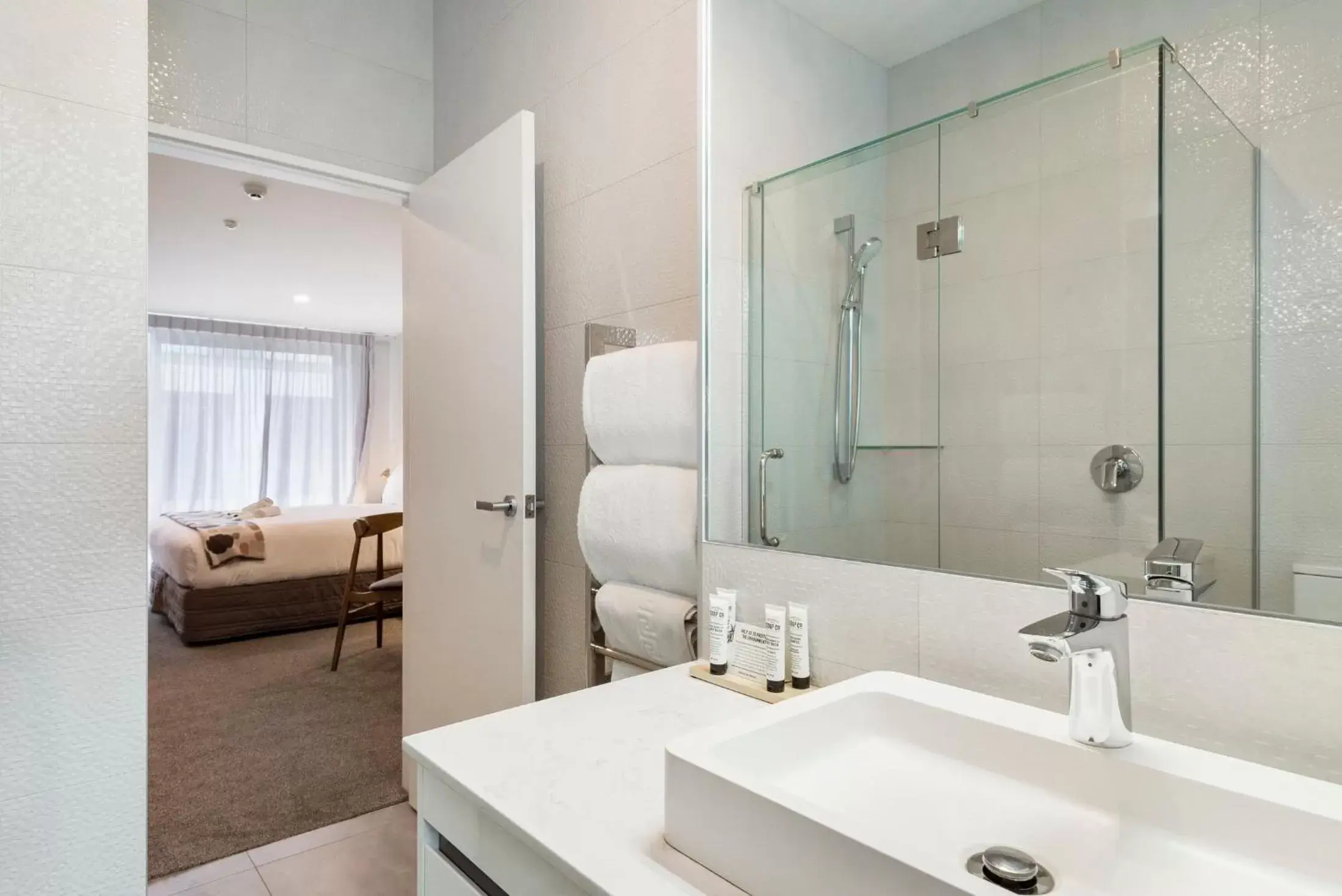 Bathroom in FERNZ Motel & Apartments Birkenhead