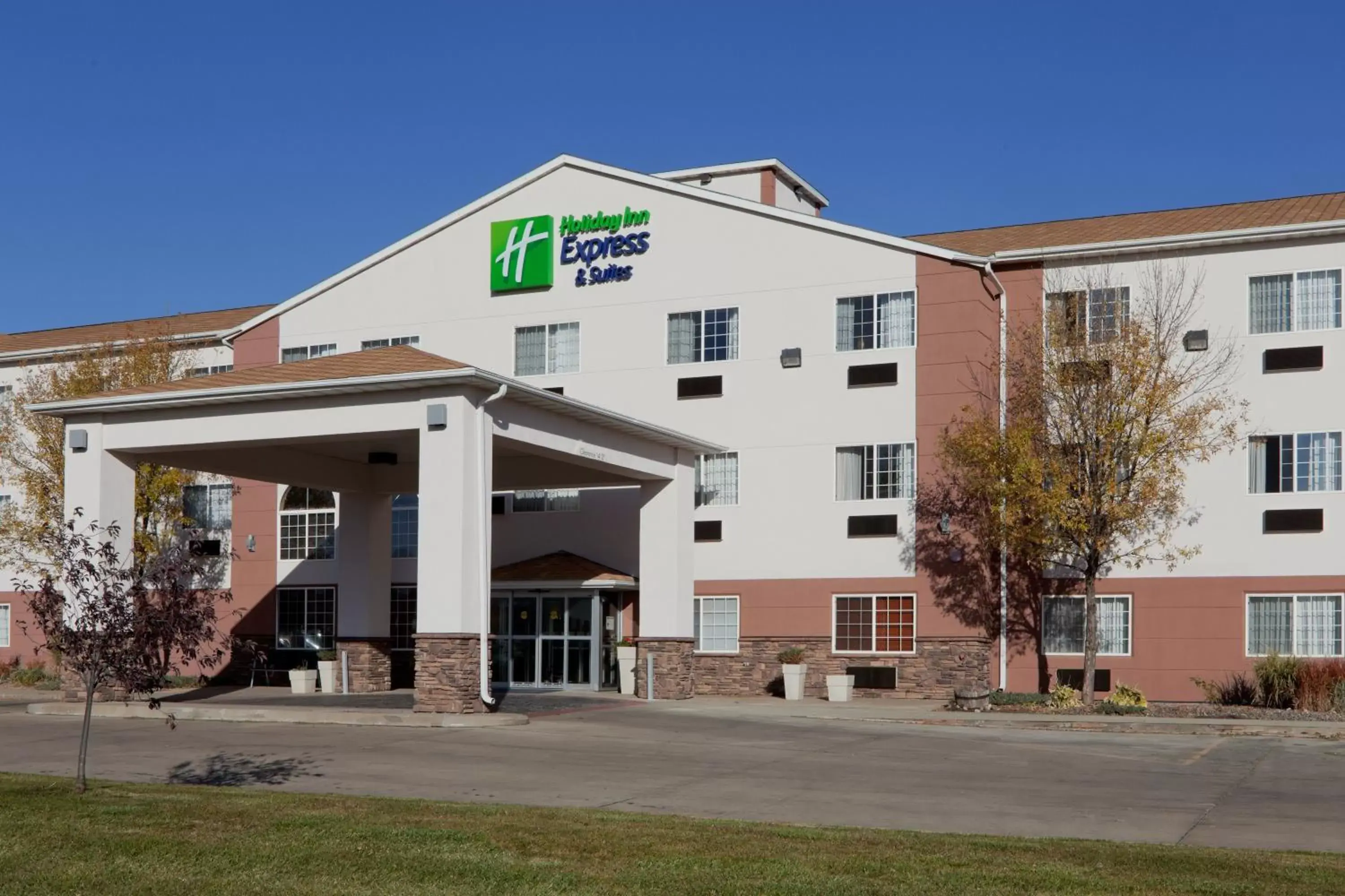 Property Building in Holiday Inn Express Hotel & Suites Pierre-Fort Pierre, an IHG Hotel