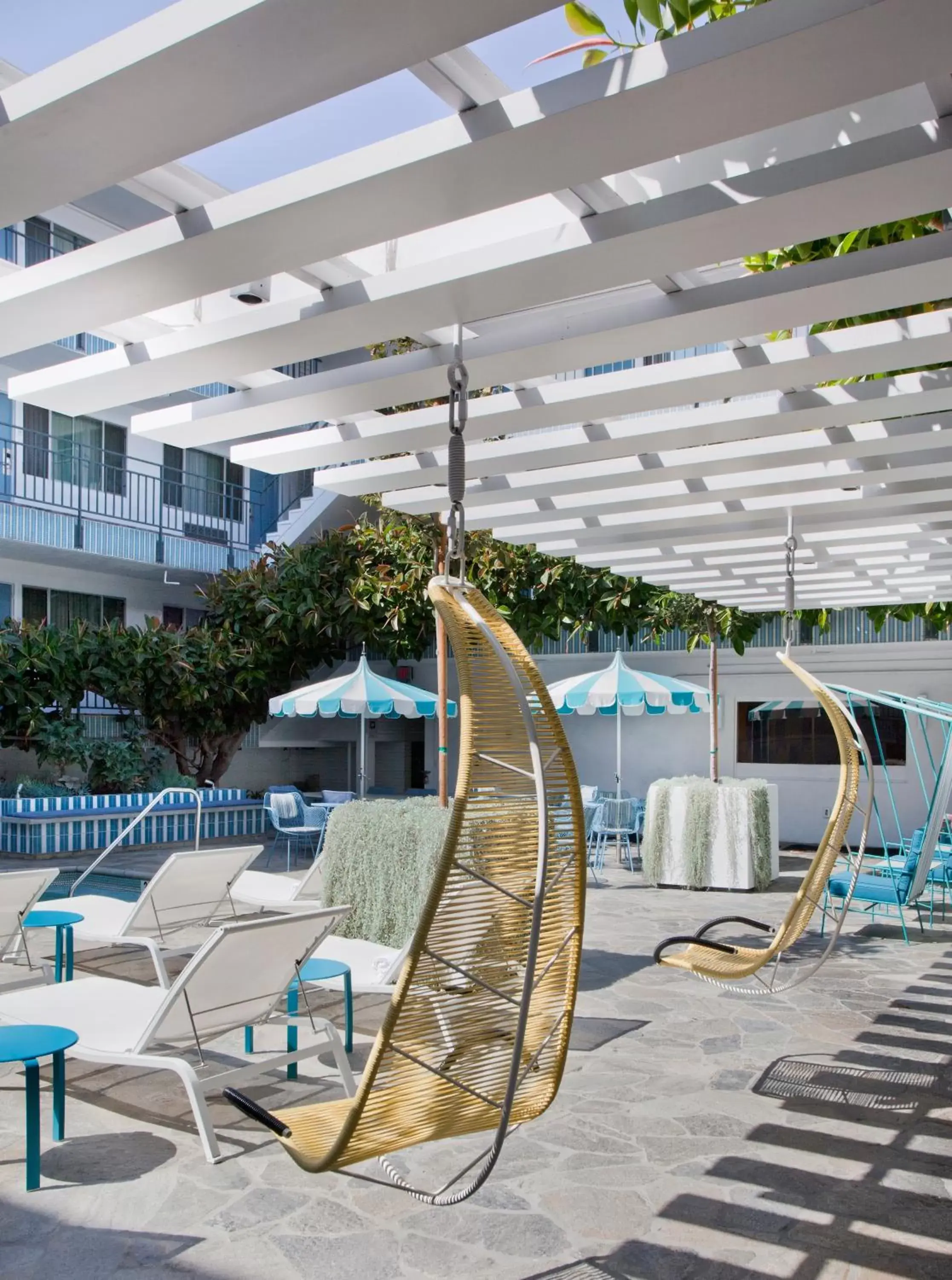 Activities, Swimming Pool in Beverly Laurel Hotel