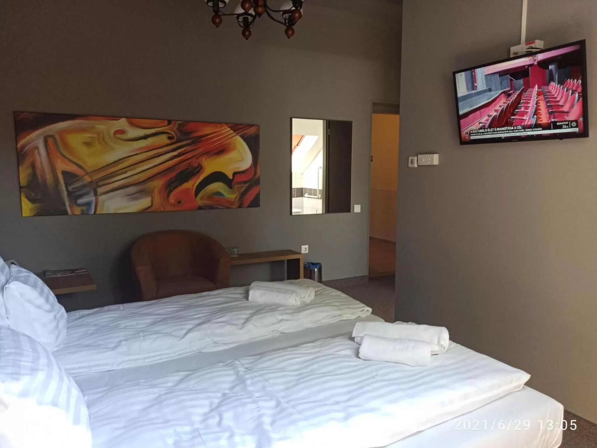 Bed in Svájci Lak Panzió