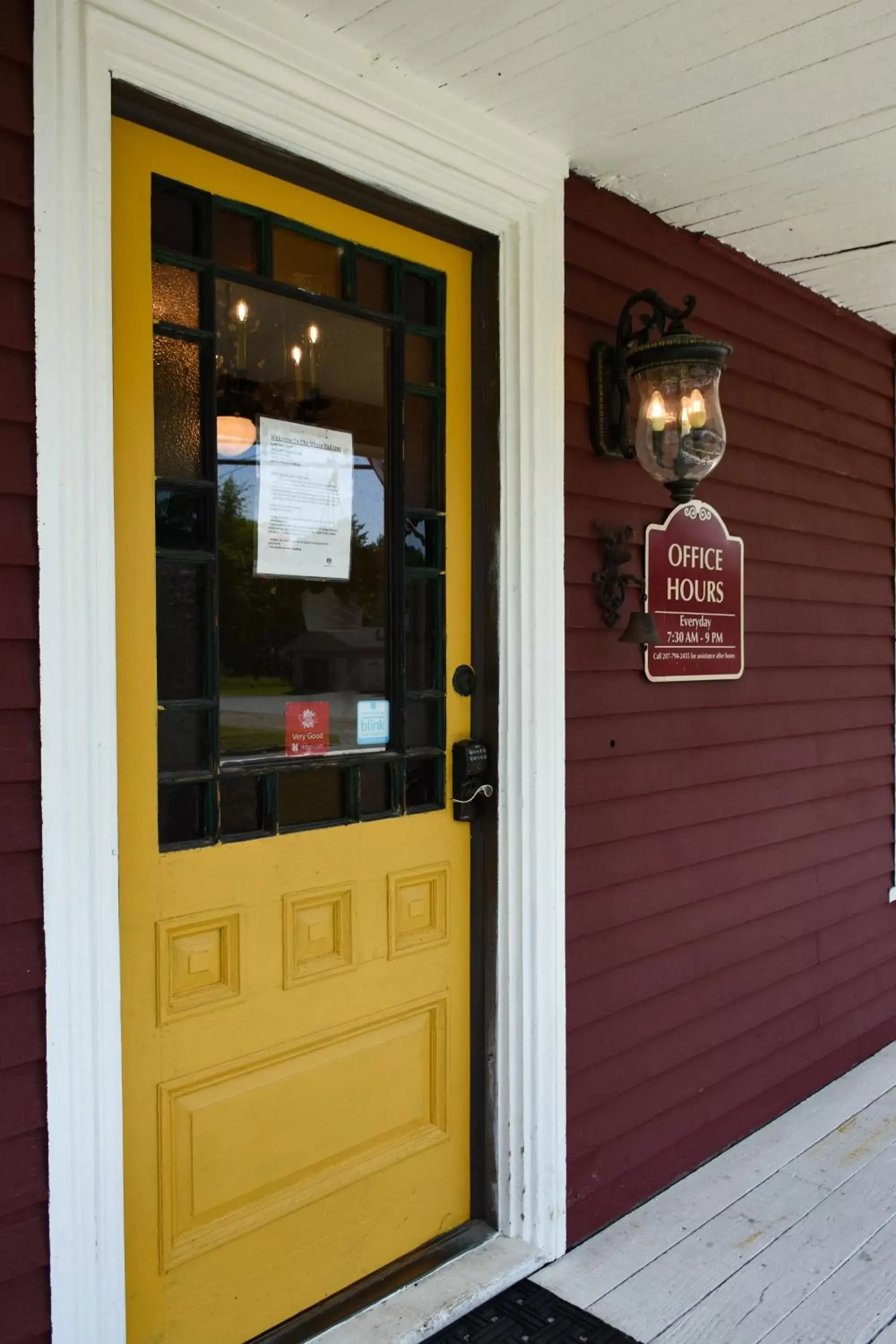 Facade/entrance in The Whitetail Inn and Suites- Lincoln