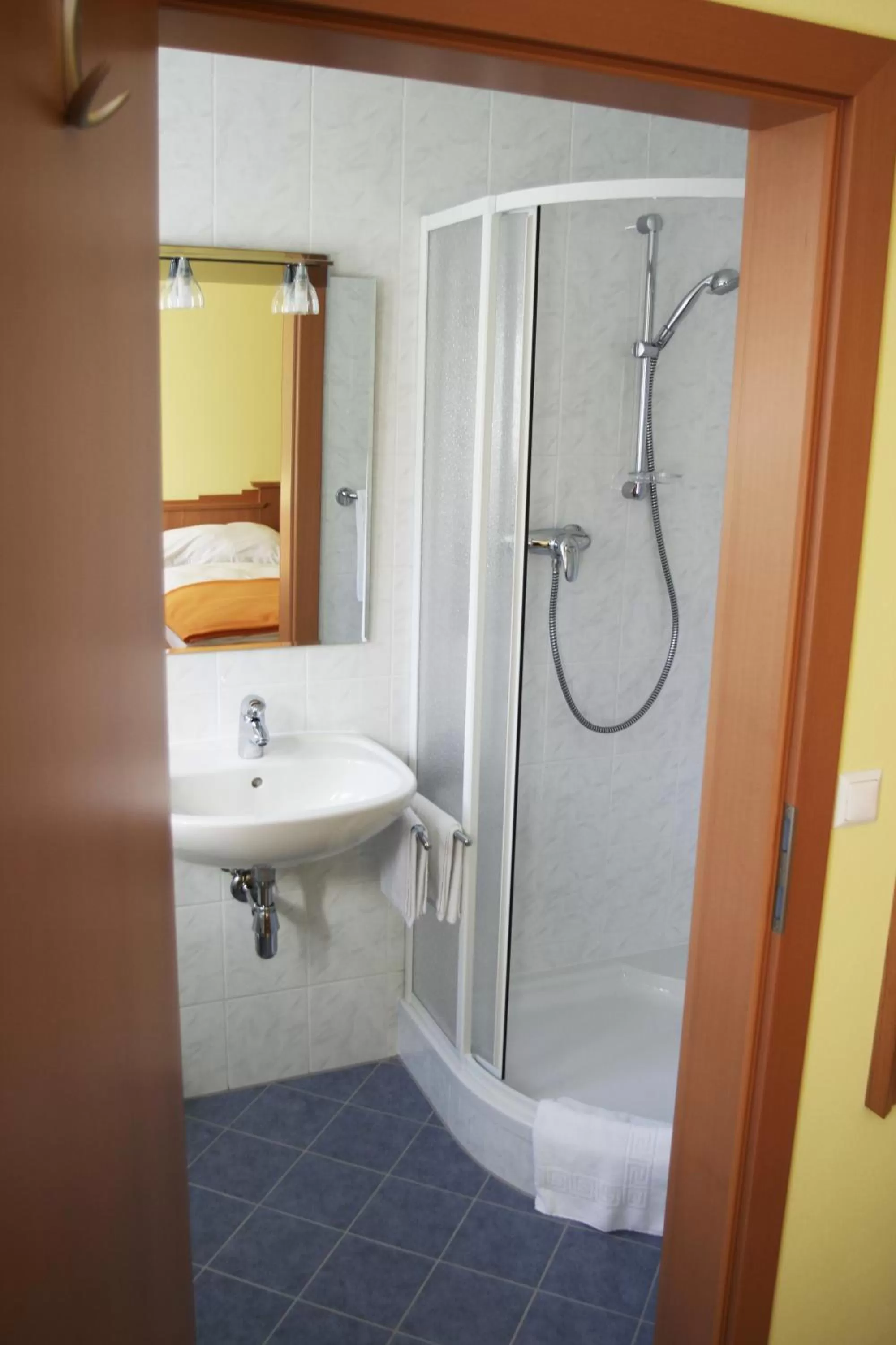 Bathroom in Hotel Highway - Bed & Breakfast