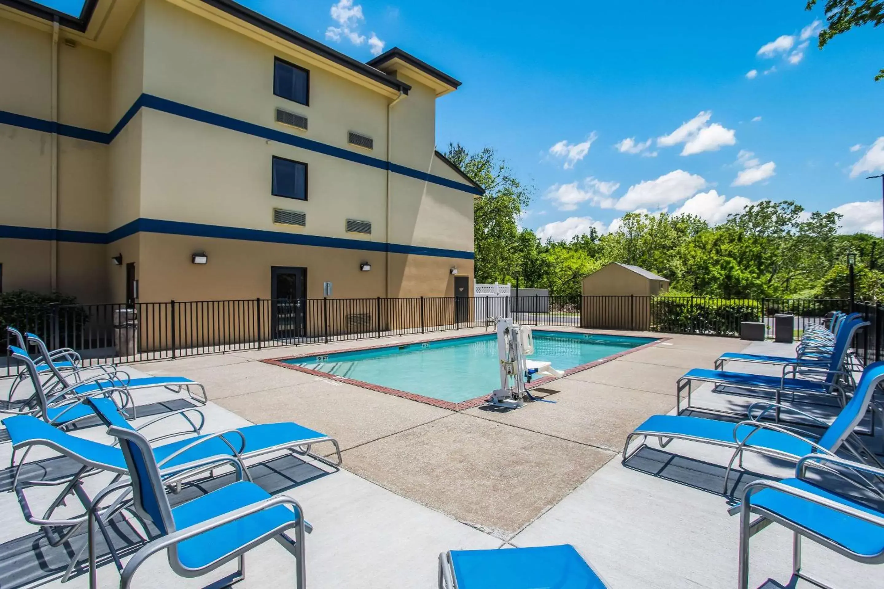 Swimming Pool in Clarion Pointe Franklin - Nashville Area