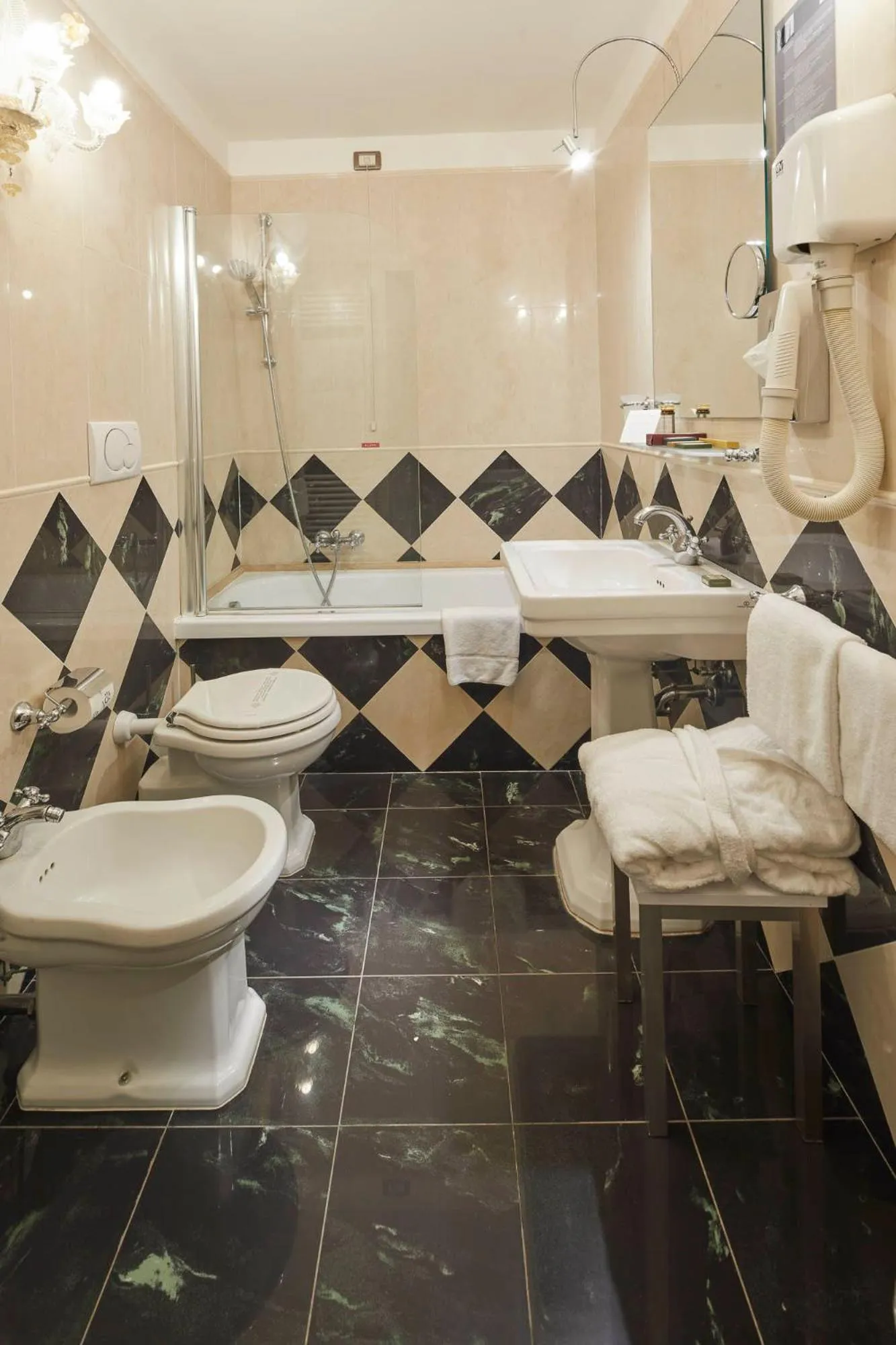 Toilet in Hotel Orsaria