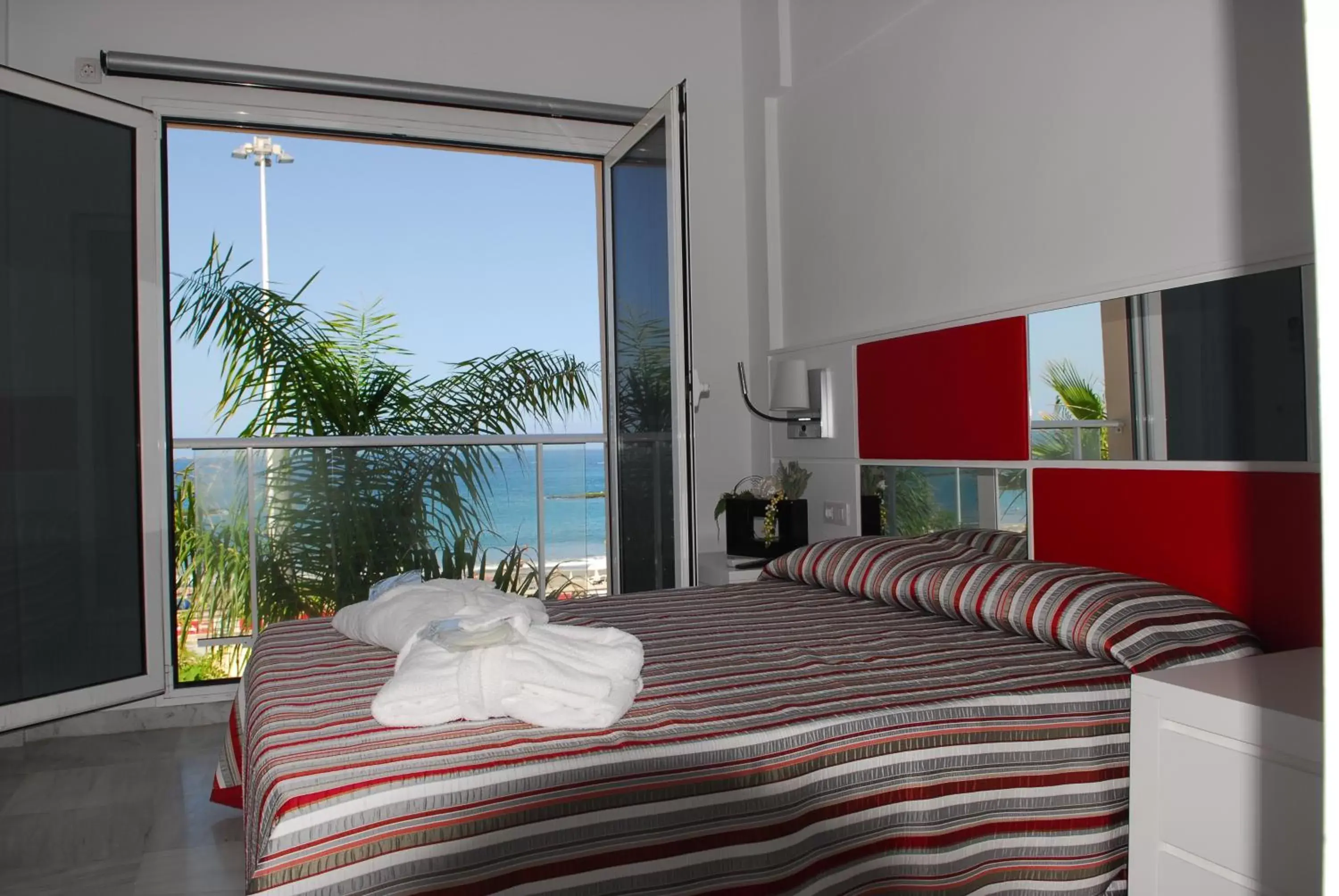 Bedroom, Bed in Lagos de Fañabé Beach Resort