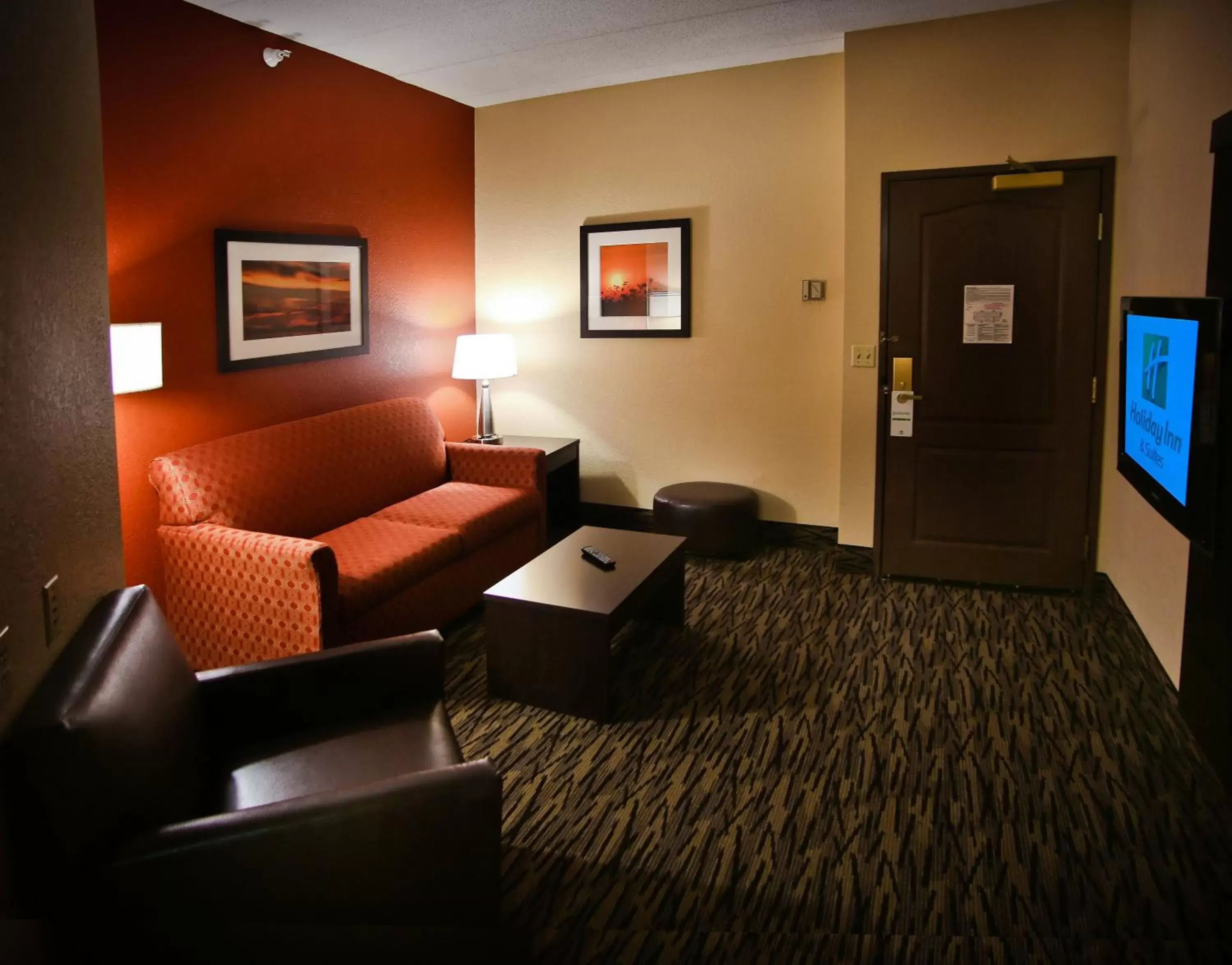 Photo of the whole room, Seating Area in Holiday Inn & Suites Downtown La Crosse, an IHG Hotel