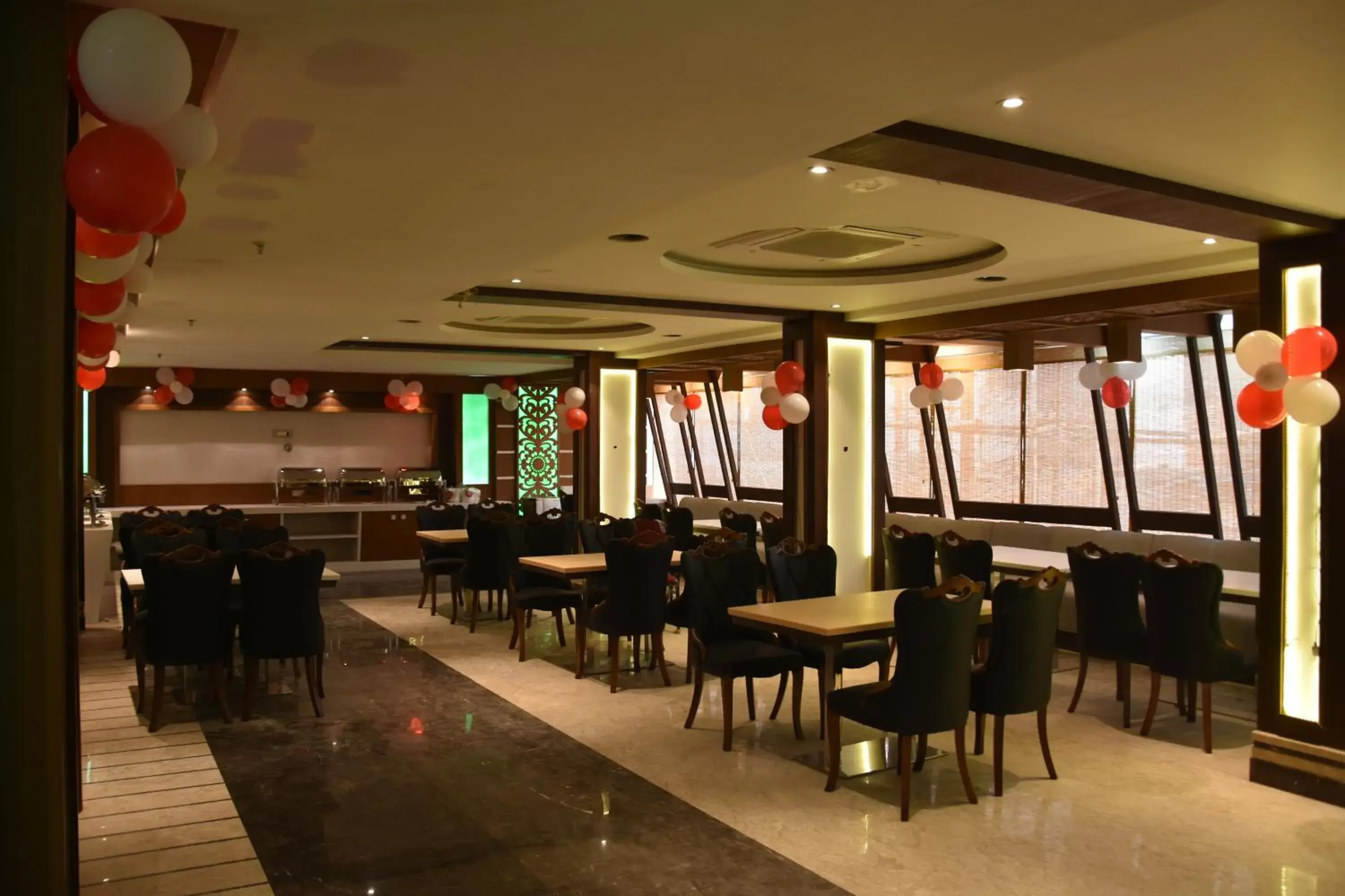 Restaurant/Places to Eat in Costa Riviera Hotel