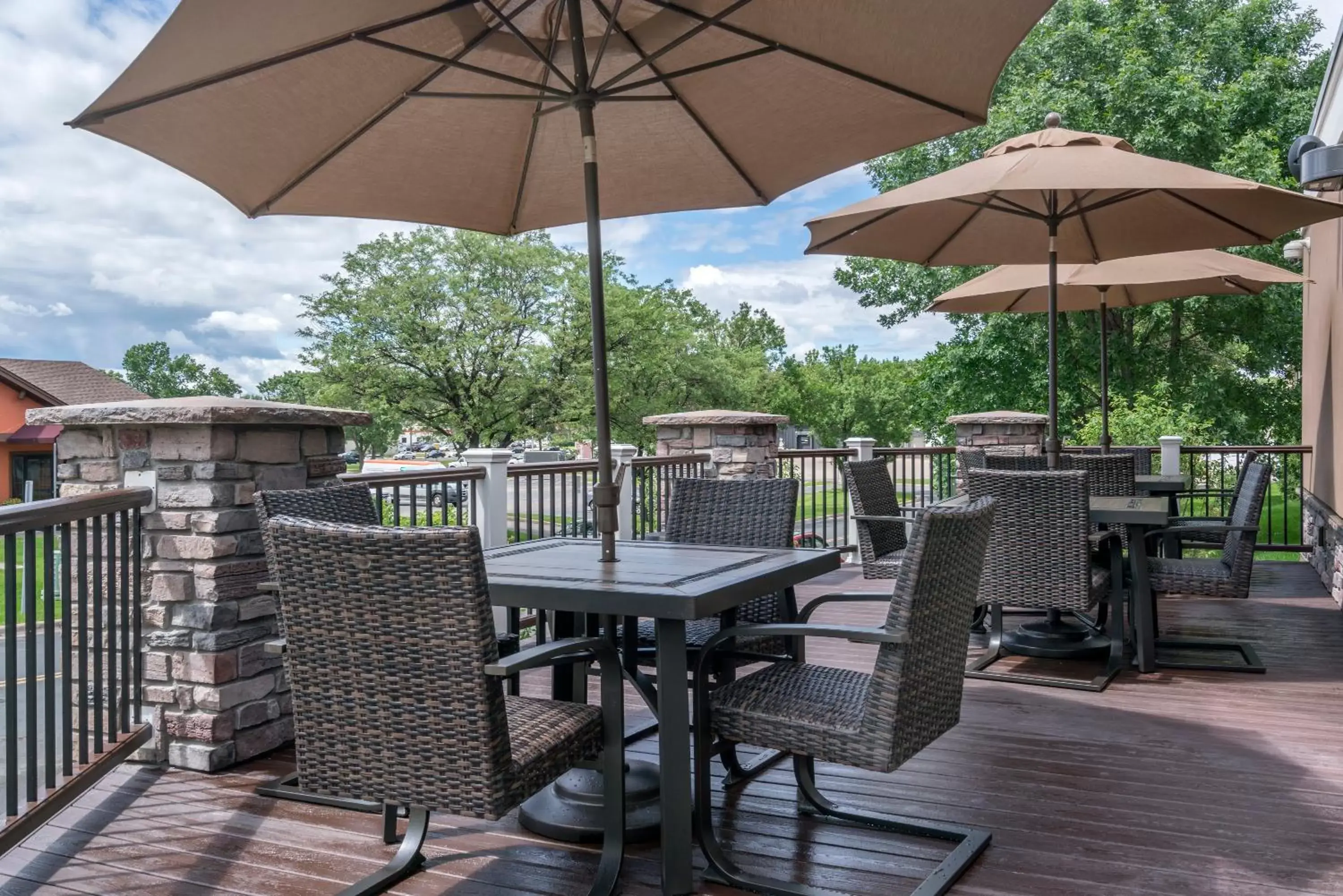 Balcony/Terrace, Restaurant/Places to Eat in Ramada by Wyndham Minneapolis Golden Valley