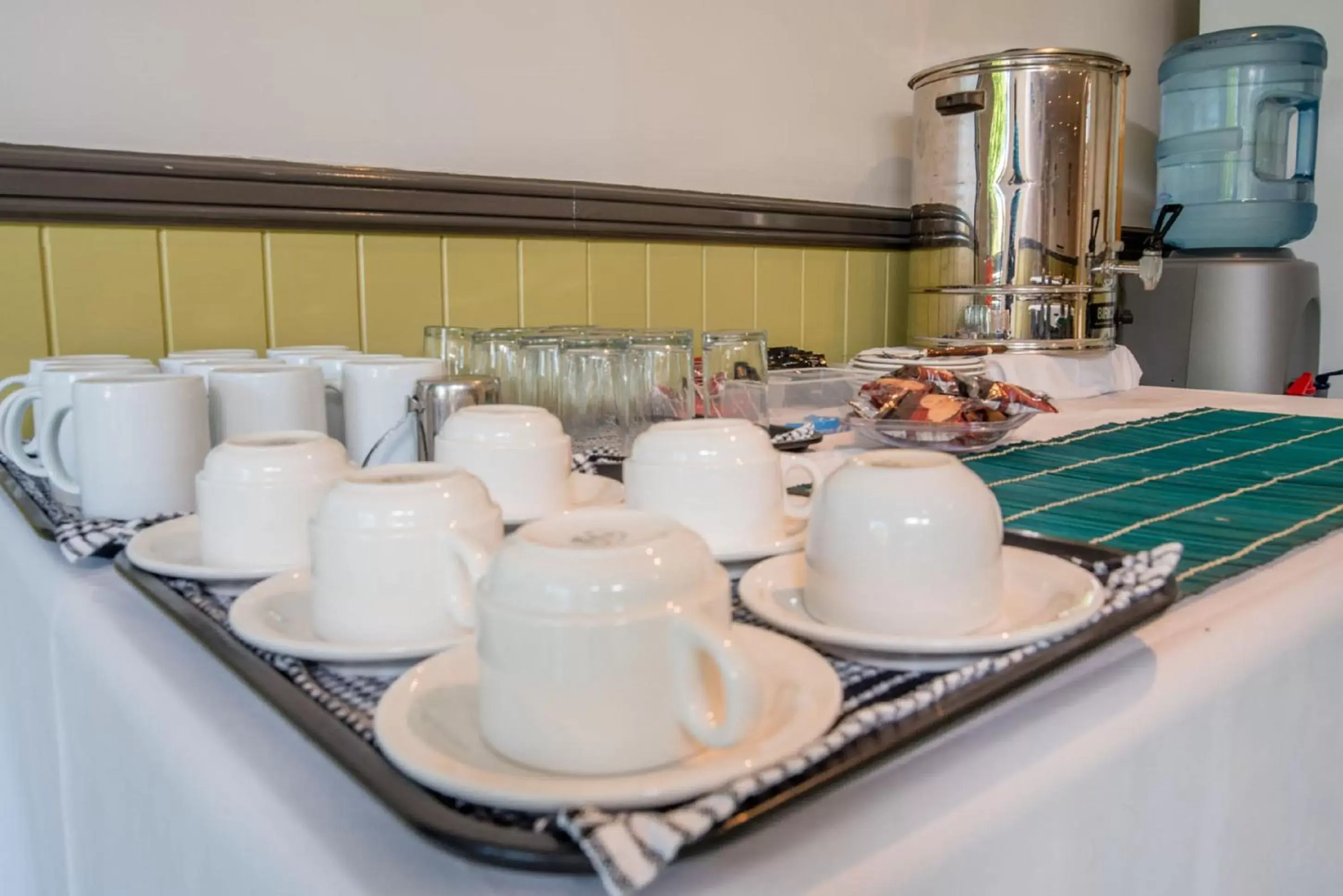 Coffee/tea facilities, Kitchen/Kitchenette in Aspley Carsel Motor Inn