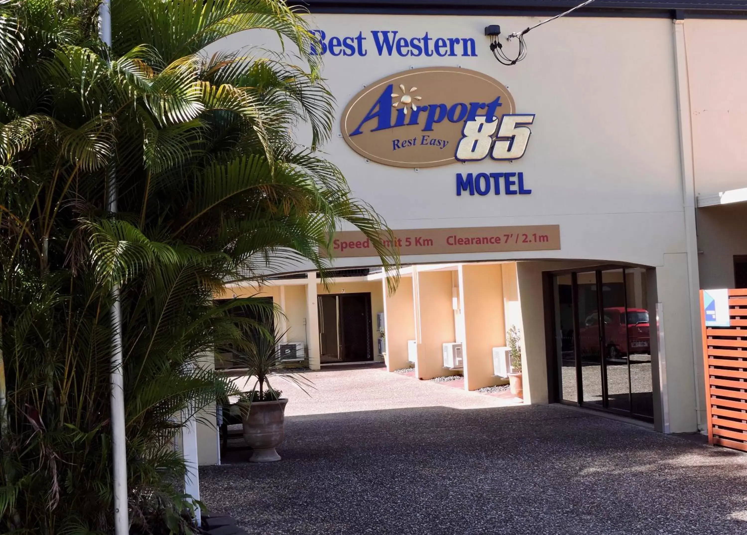 Facade/entrance in Best Western Airport 85 Motel