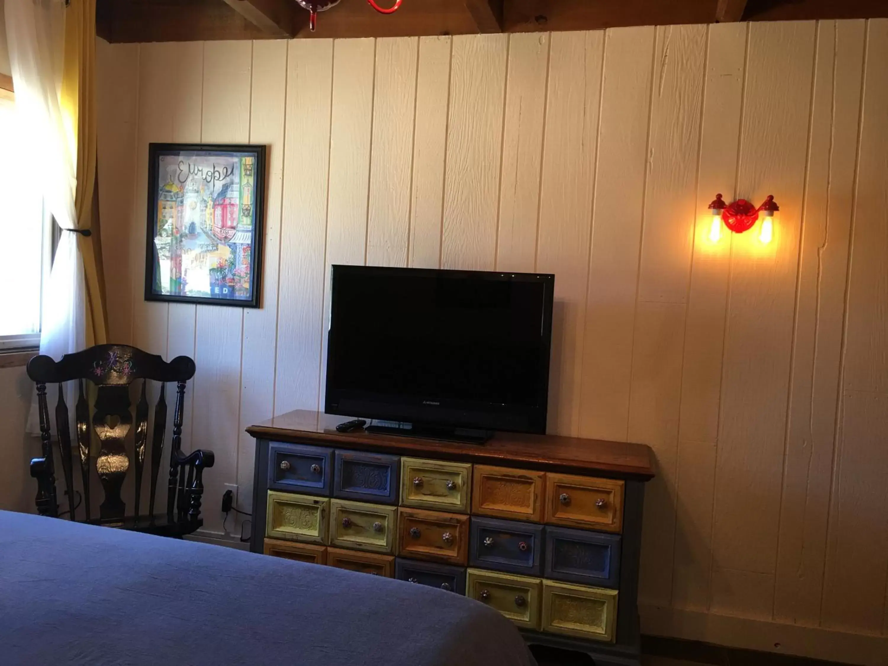 TV and multimedia, TV/Entertainment Center in The Viking Lodge - Downtown Winter Park Colorado
