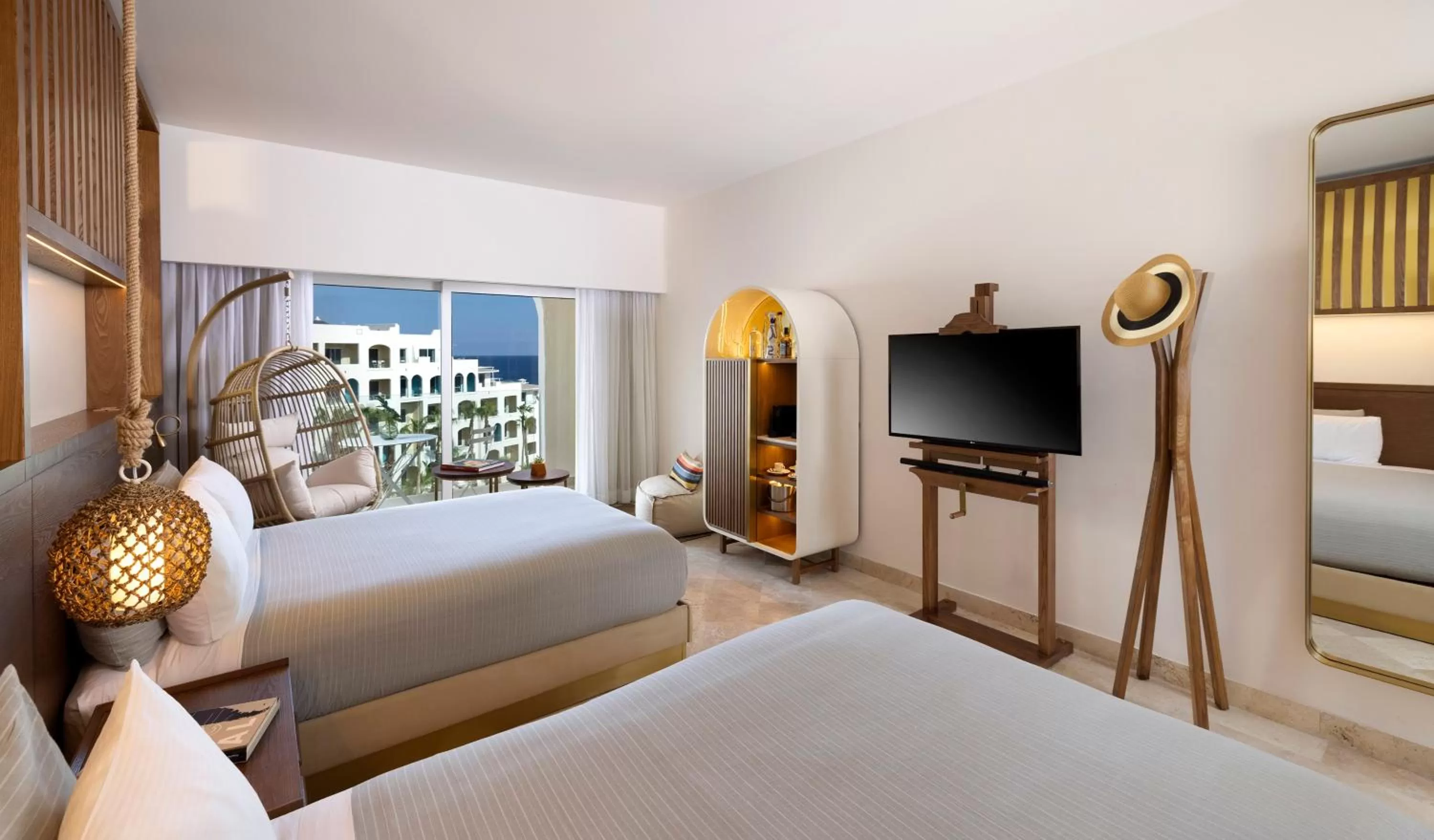 TV and multimedia, Bed in ME Cabo by Meliá