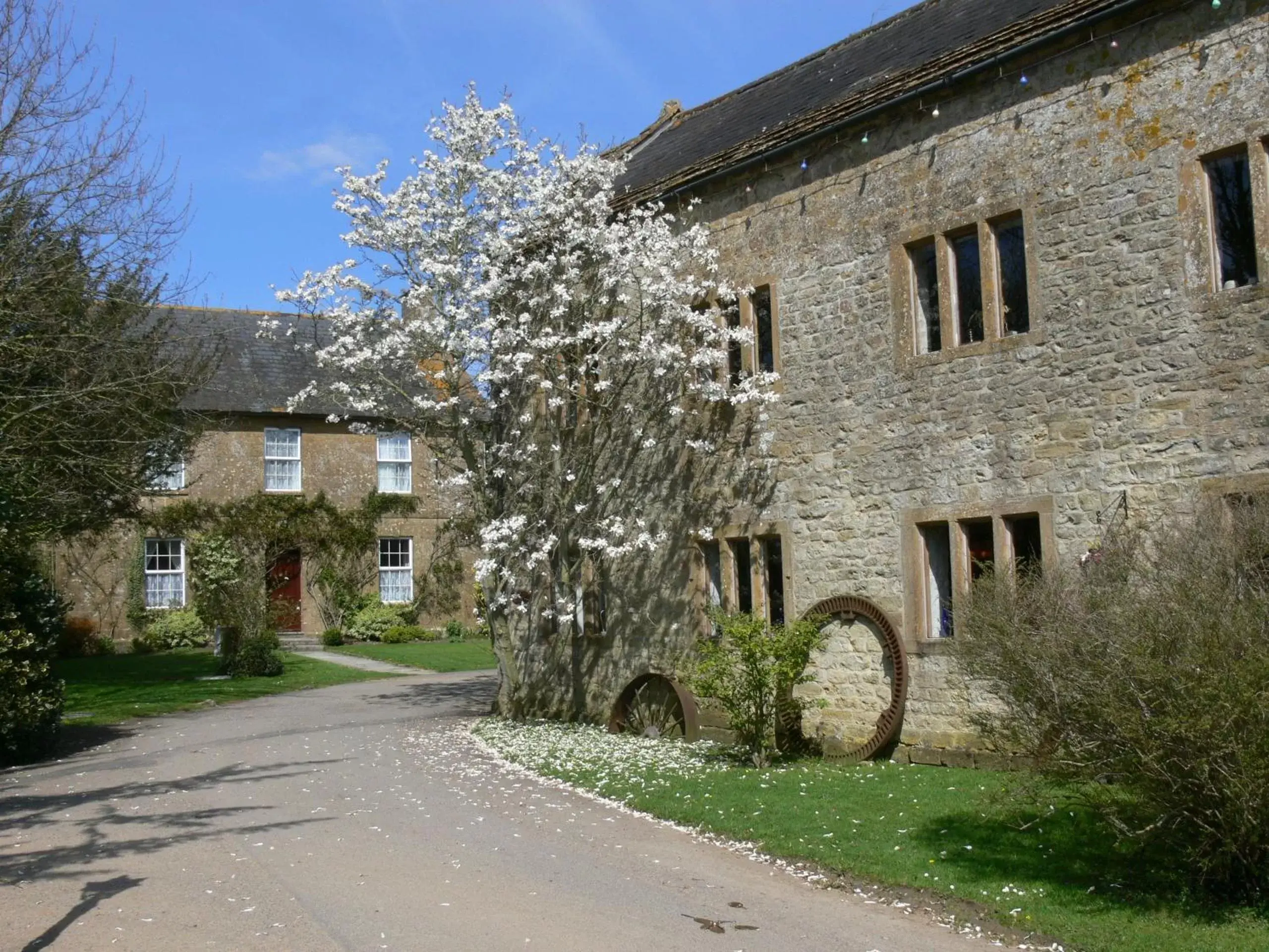 Spring, Property Building in Haselbury Mill