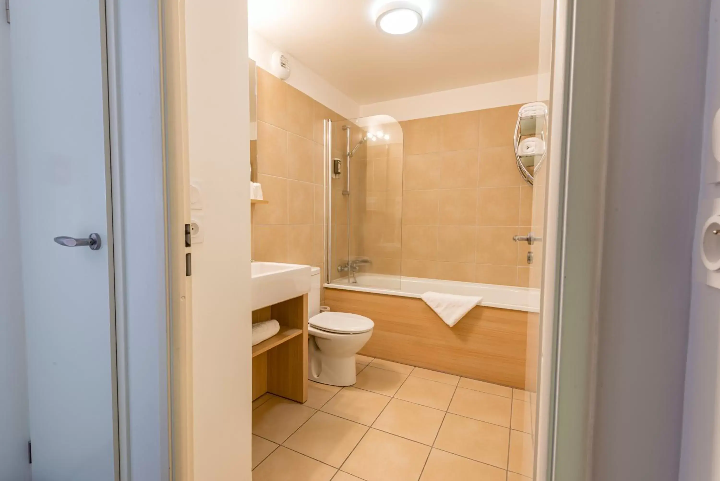 Bathroom in Apparthotel Privilodges Carré de Jaude