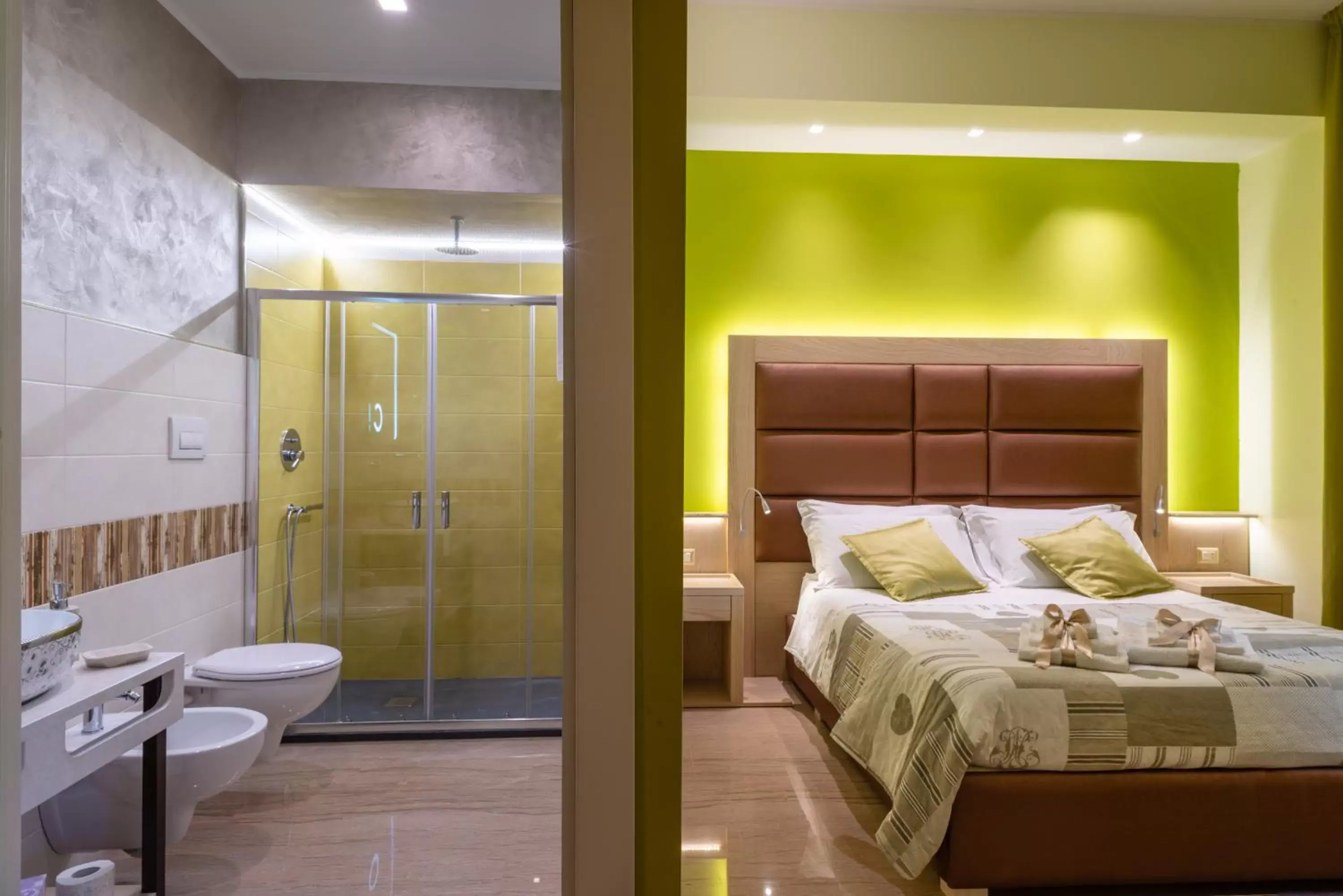 Shower, Bathroom in Villa Domus Salento Suites & Rooms con parcheggio privato in loco