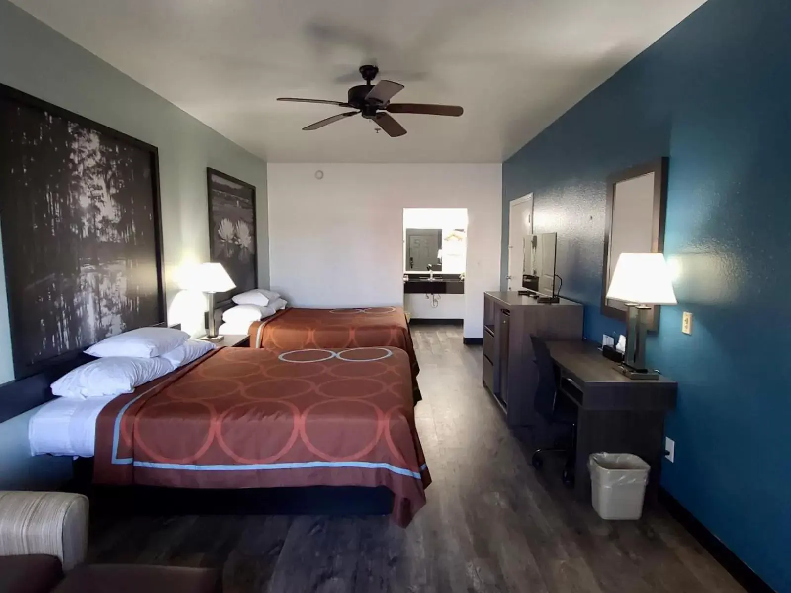 Bedroom, Bed in Super 8 by Wyndham Forney/East Dallas