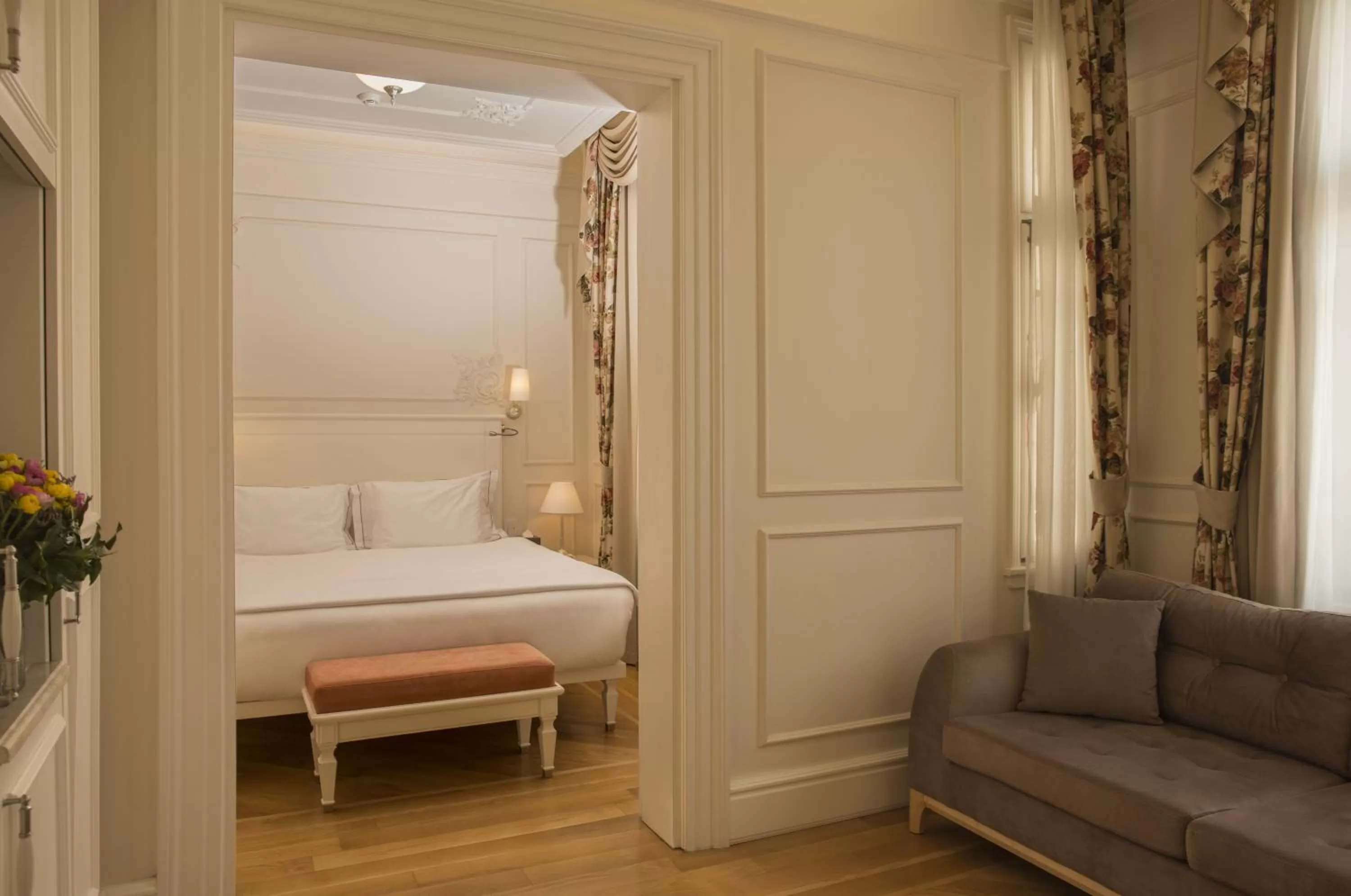 Living room, Bed in Corinne Art & Boutique Hotel