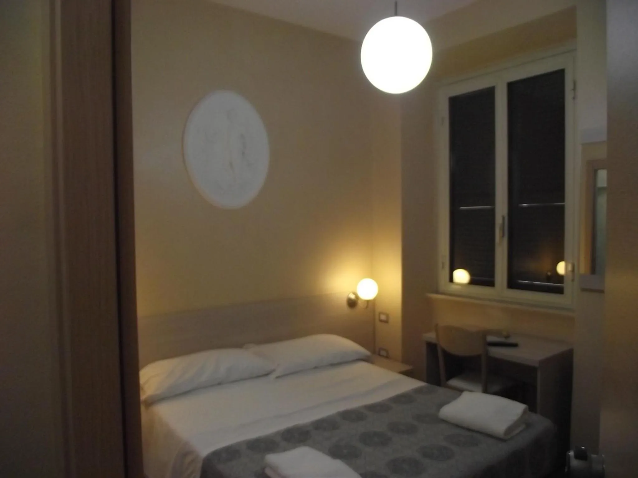 Photo of the whole room, Bed in Hotel Elide