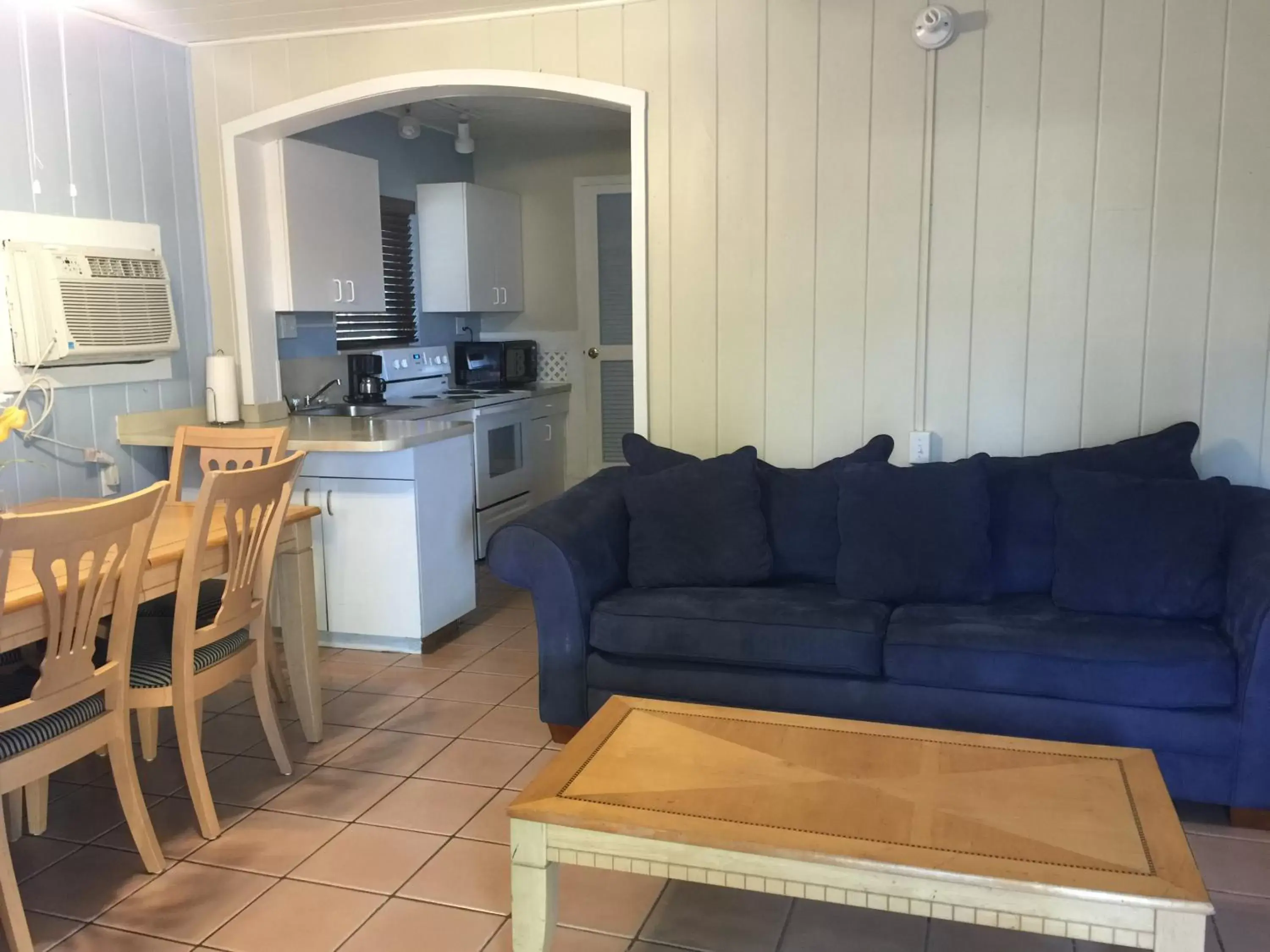 Bed, Seating Area in The Pelican Key Largo Cottages