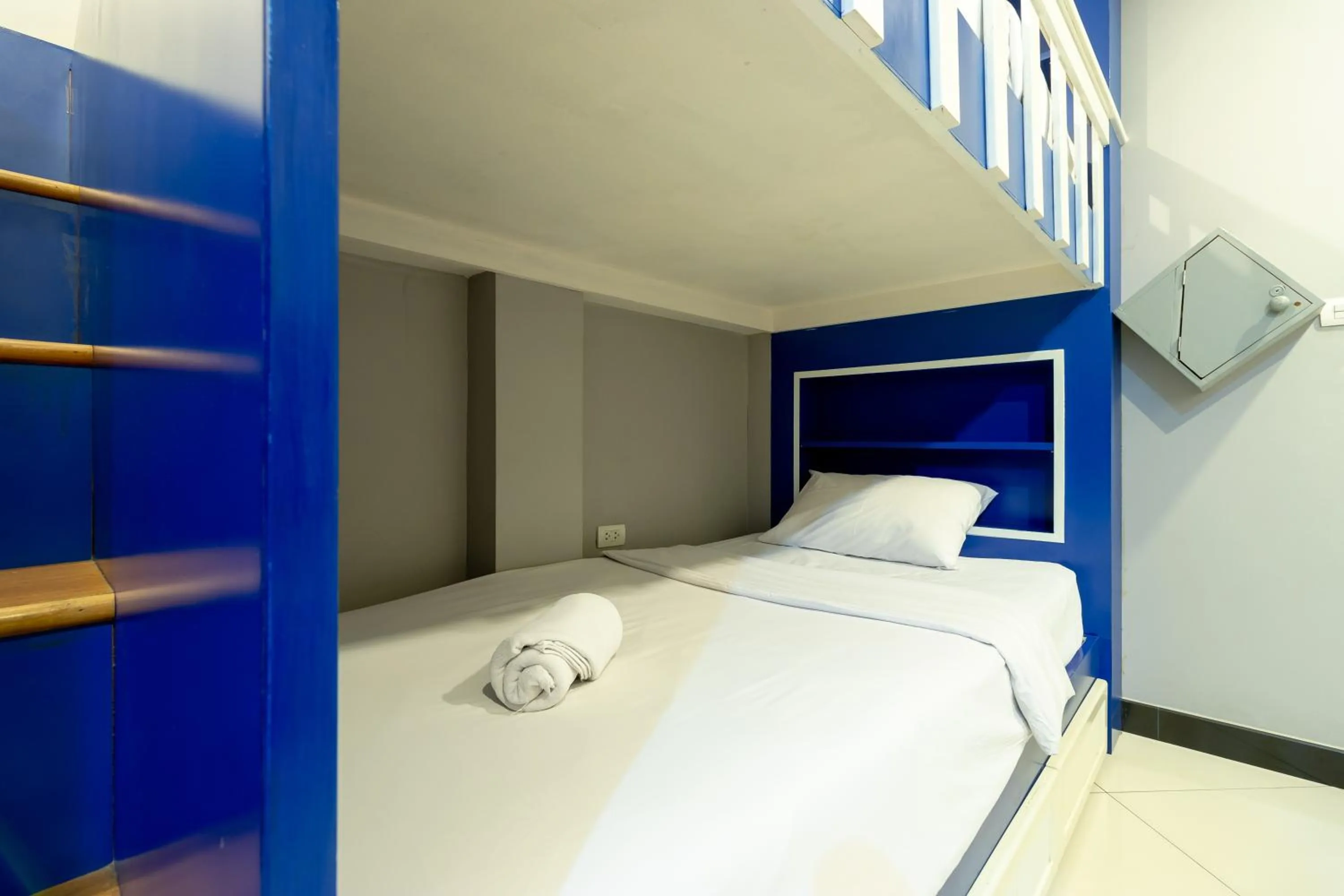 Bed in The Secret Service