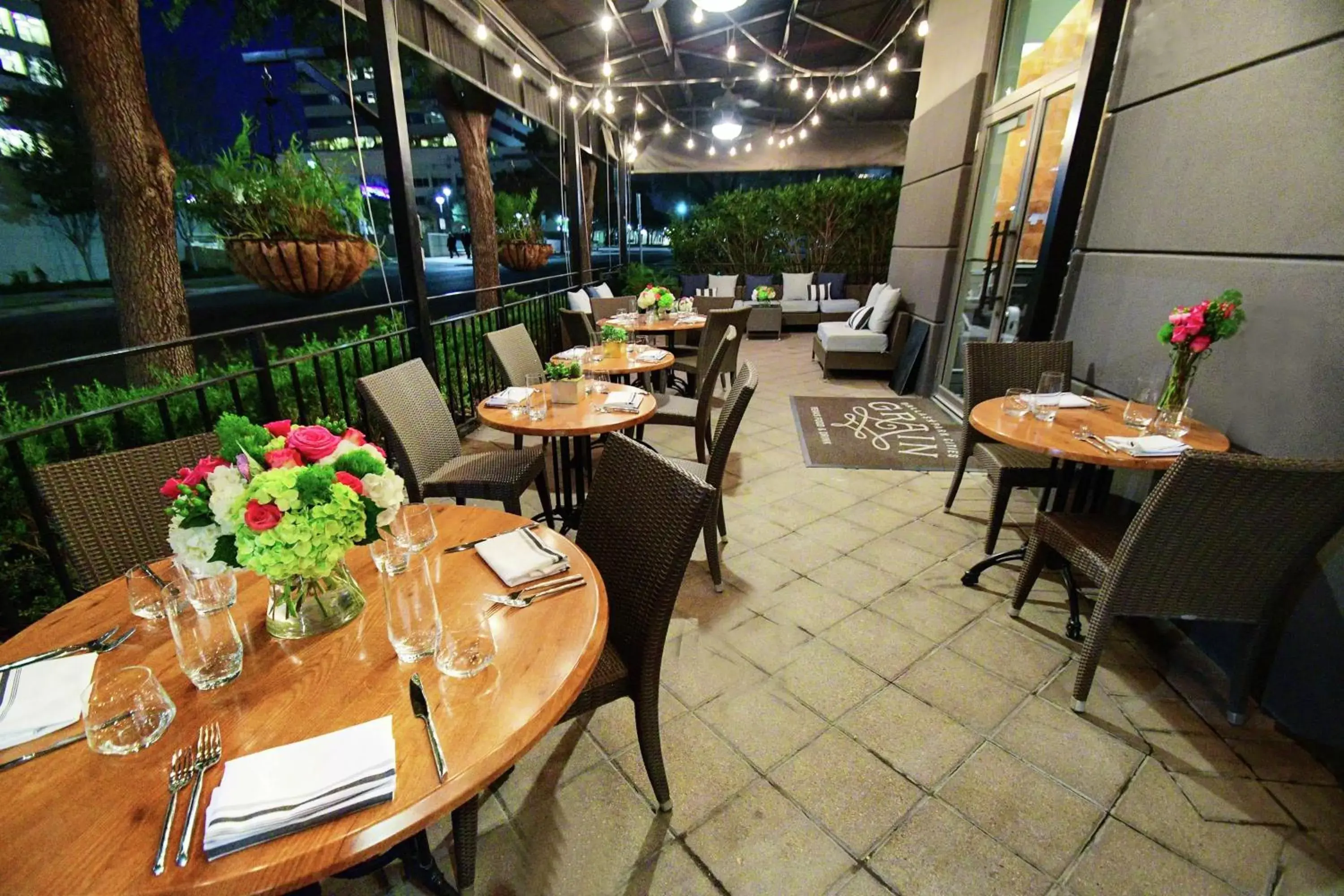 Patio, Restaurant/Places to Eat in Hilton Dallas-Park Cities