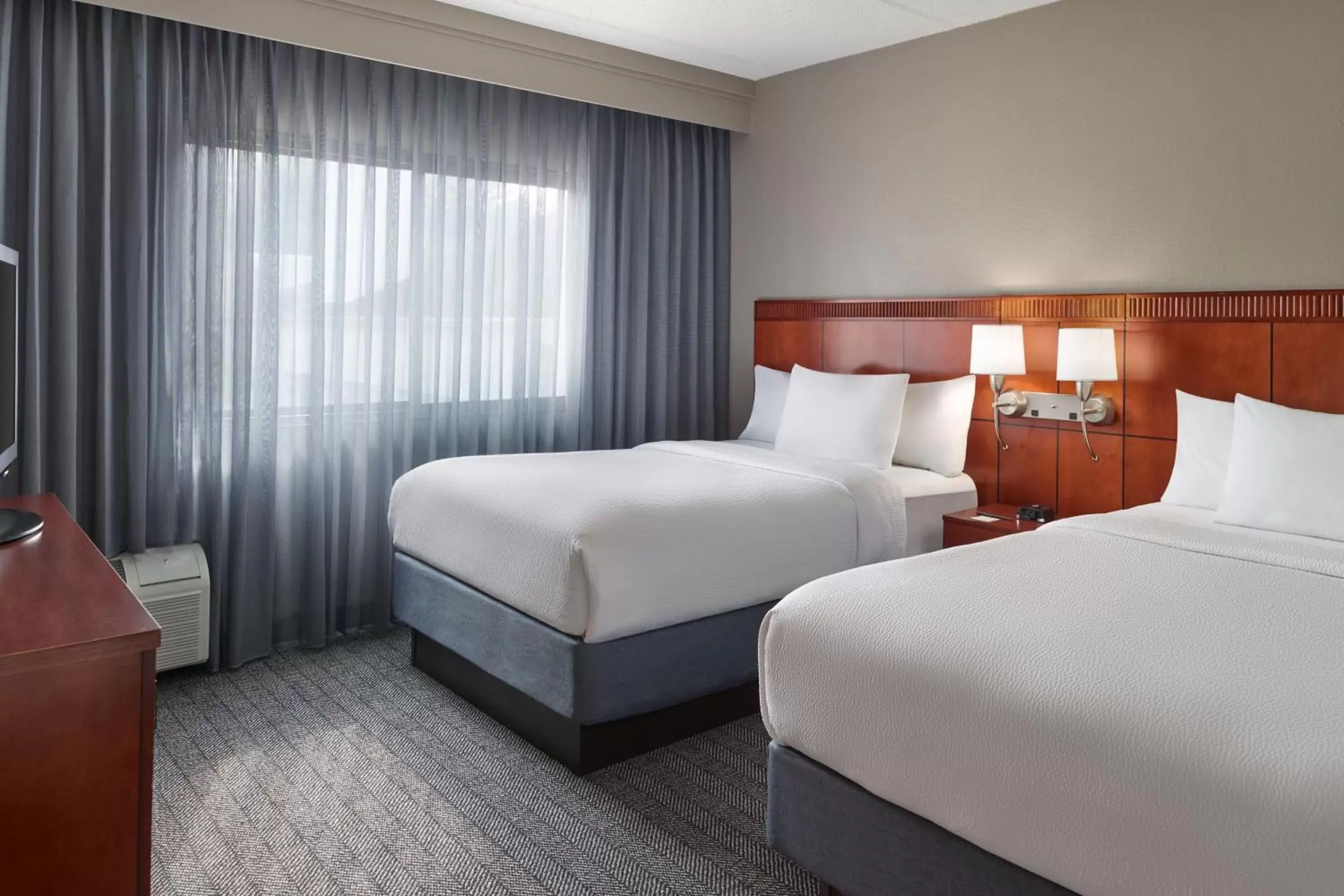 Bedroom, Bed in Courtyard by Marriott Atlanta Executive Park/Emory