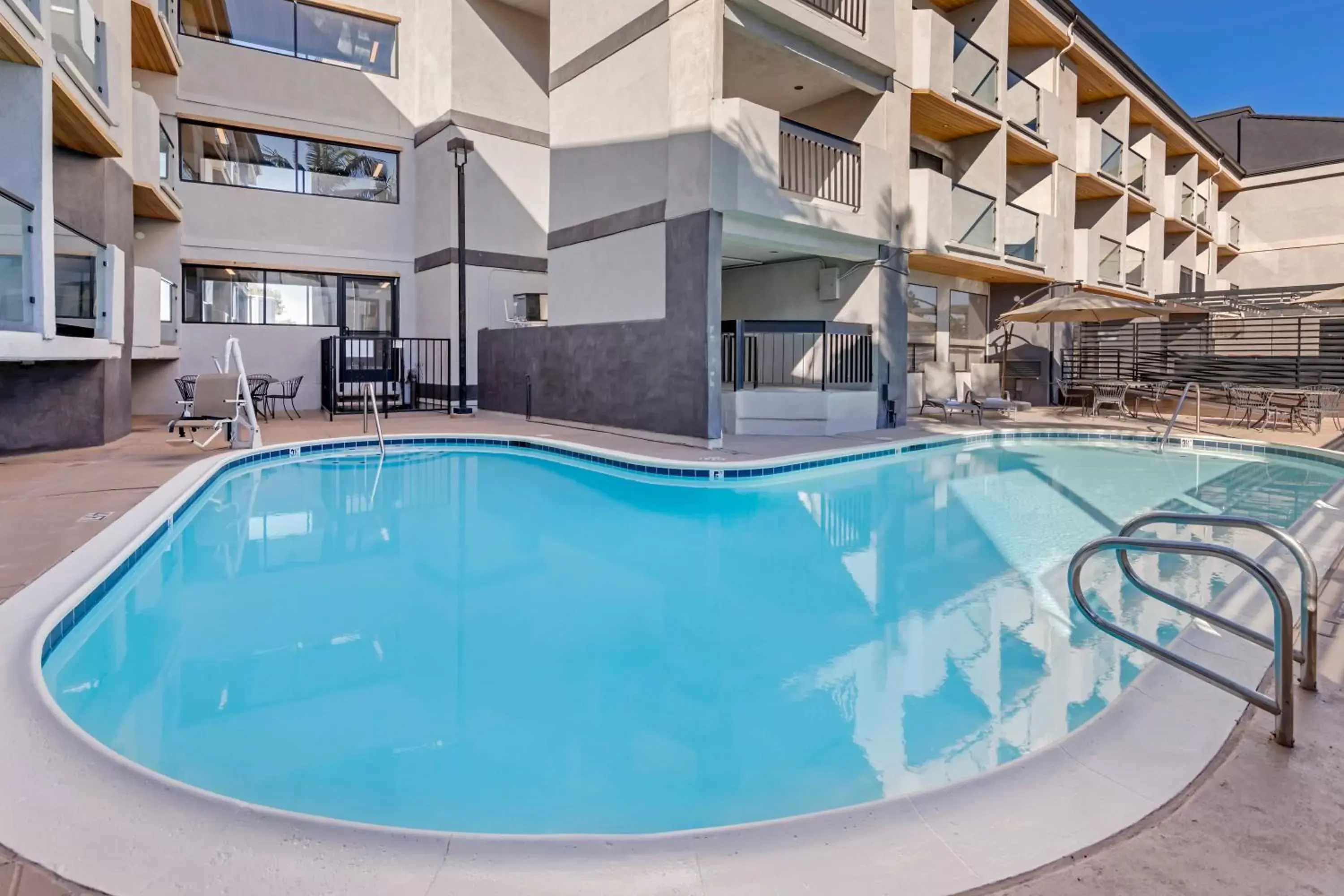 Pool view, Swimming Pool in Quality Inn & Suites Irvine Spectrum