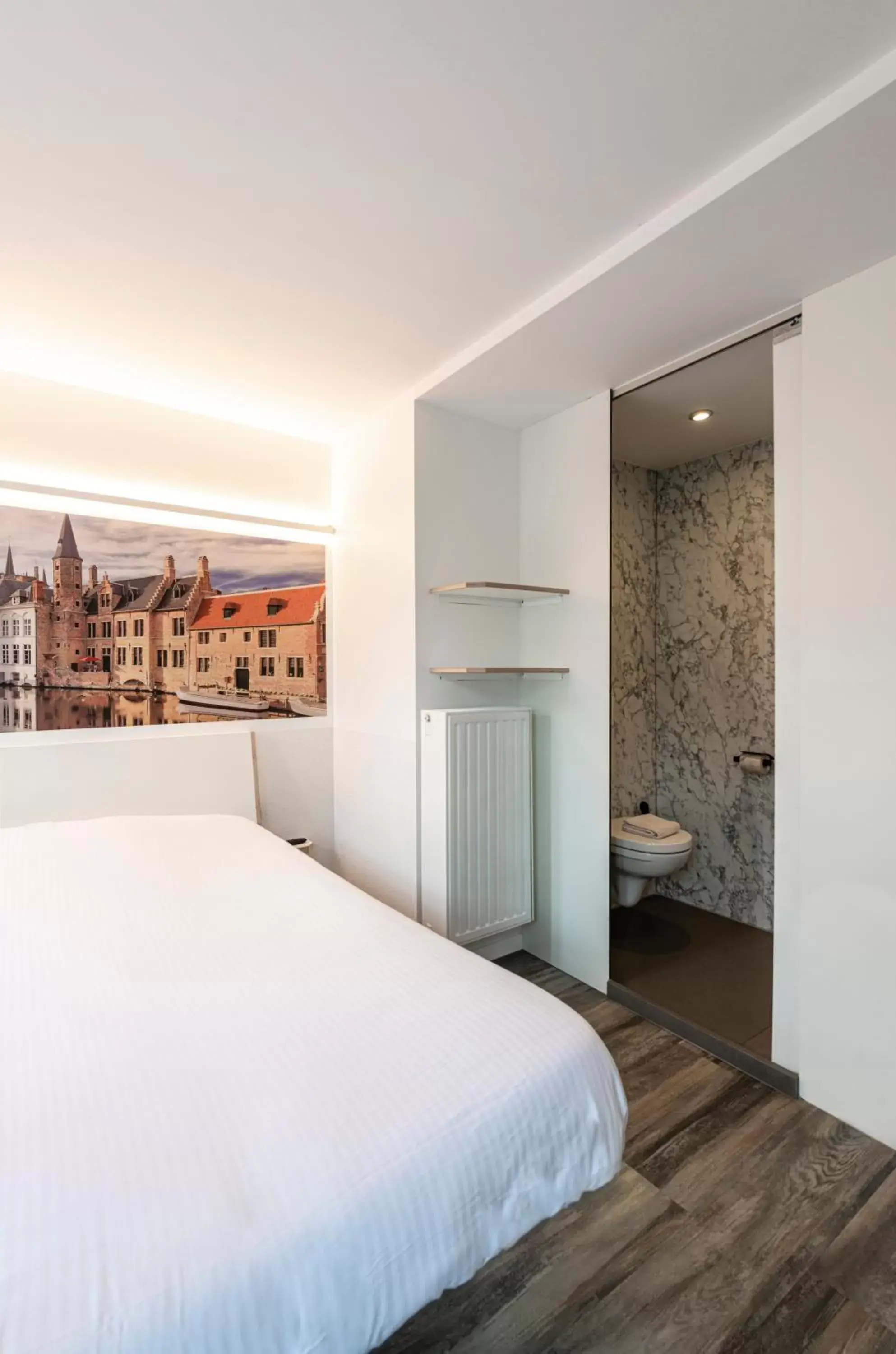 Bed in Canalview Hotel Ter Reien