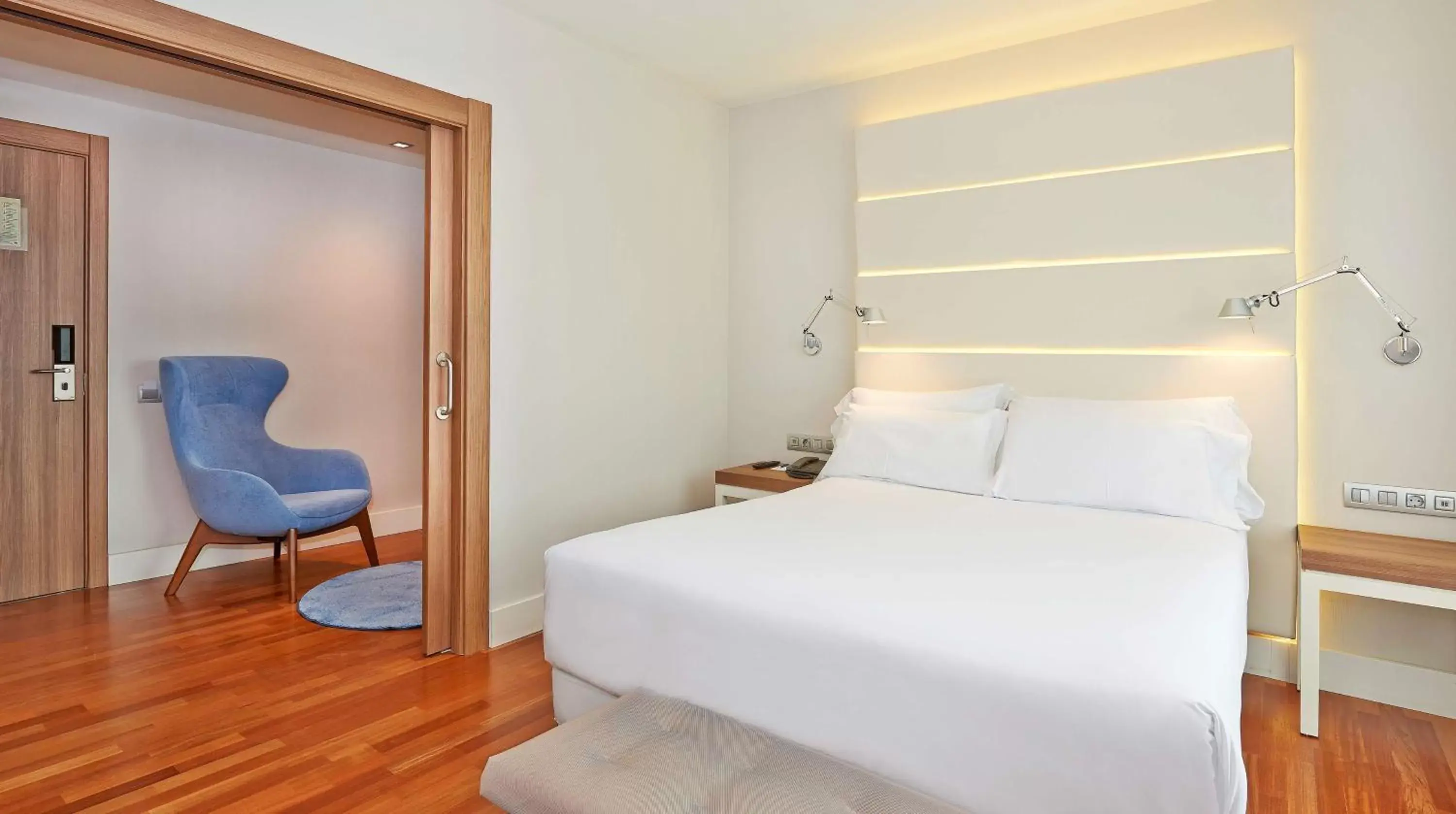 Photo of the whole room, Bed in NH Barcelona Les Corts