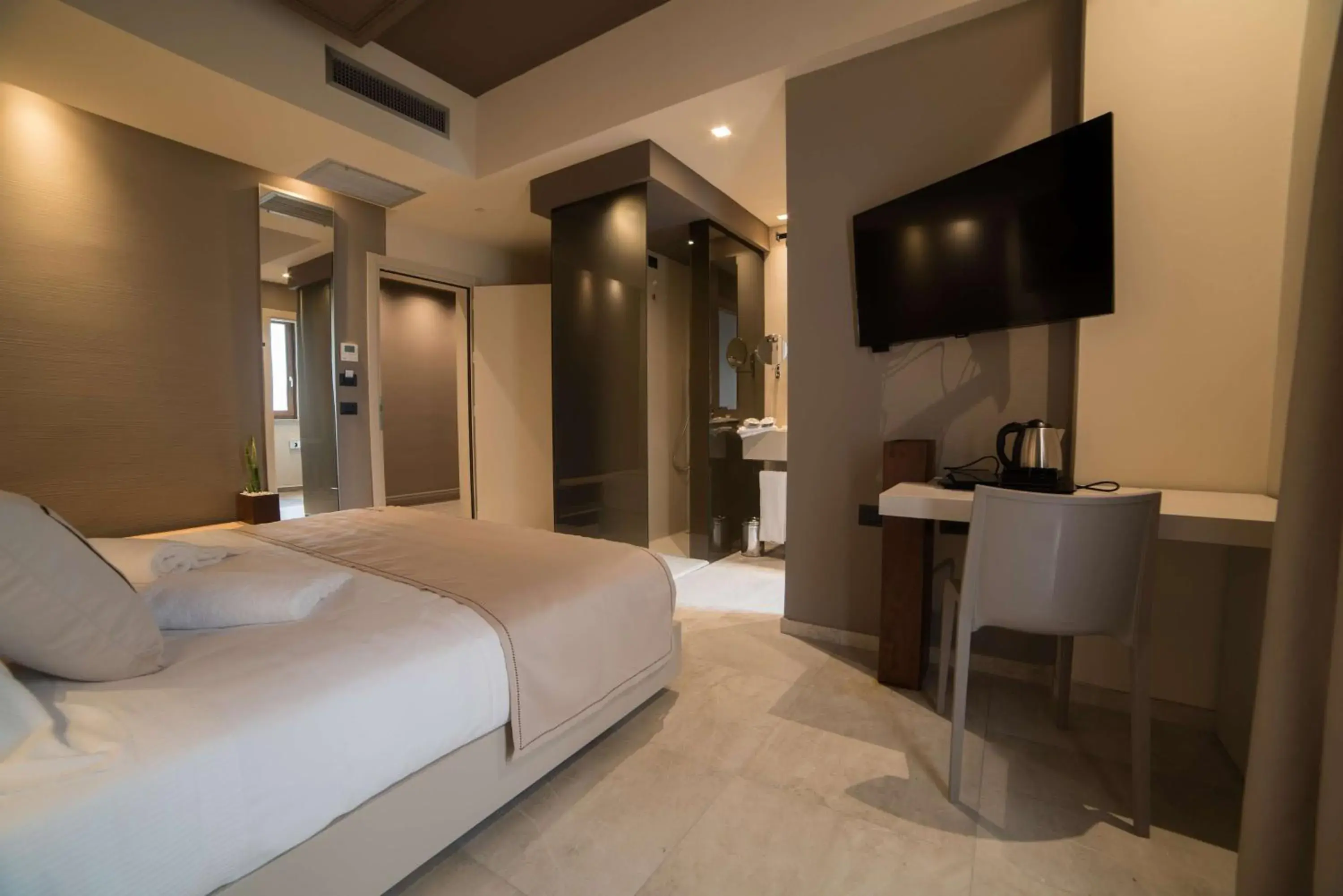 Shower, Bed in Best Western Plus Hotel Terre di Eolo