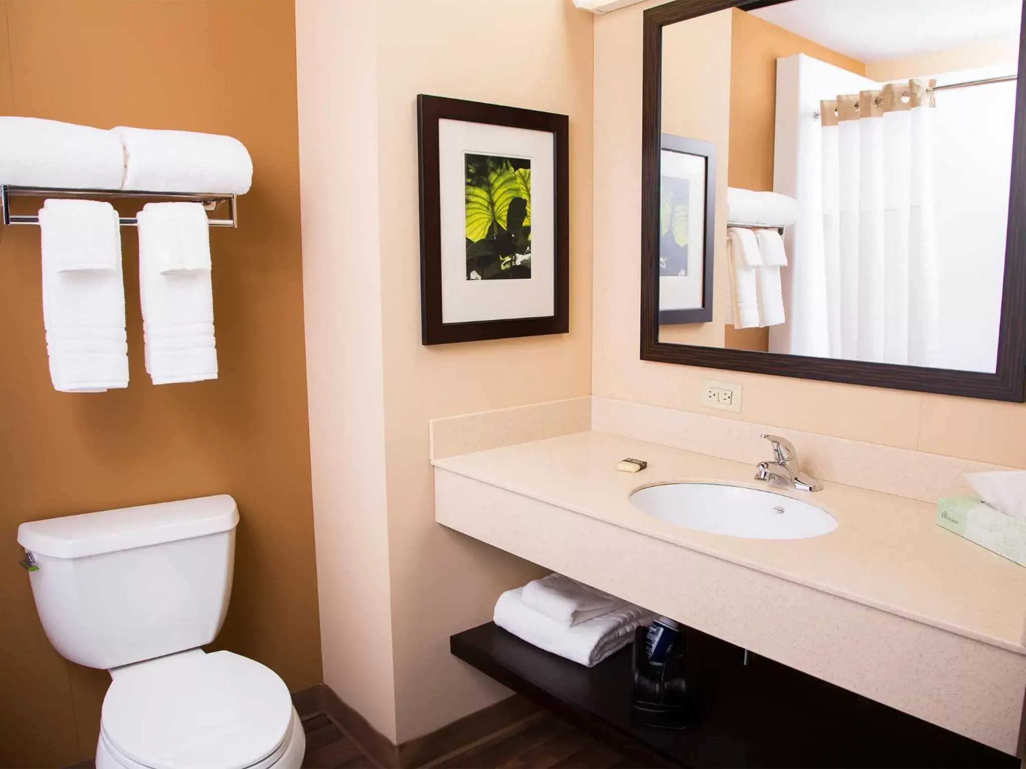 Bathroom in Extended Stay America Suites - Piscataway - Rutgers University