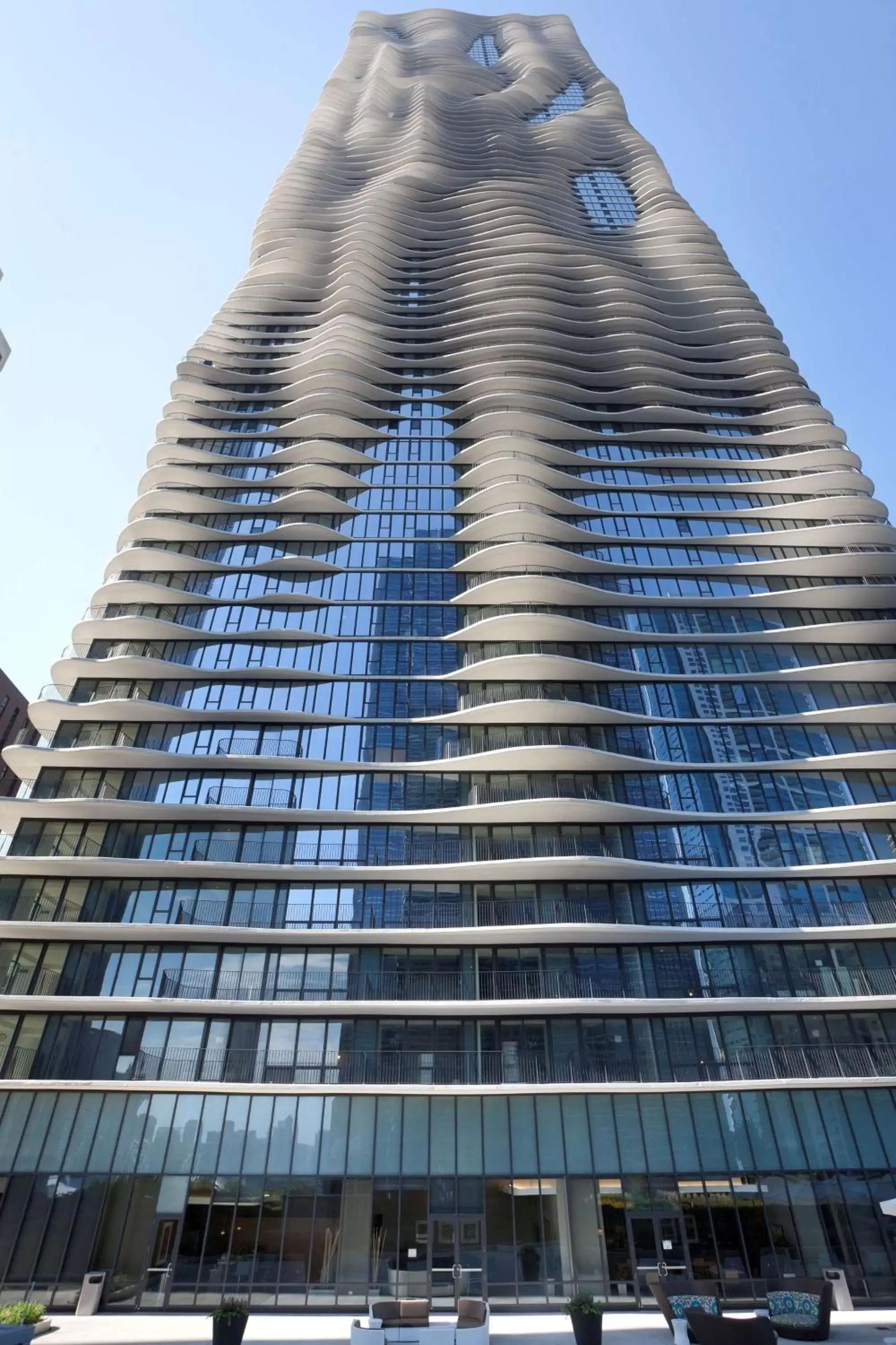 Property Building in Radisson Blu Aqua Hotel Chicago