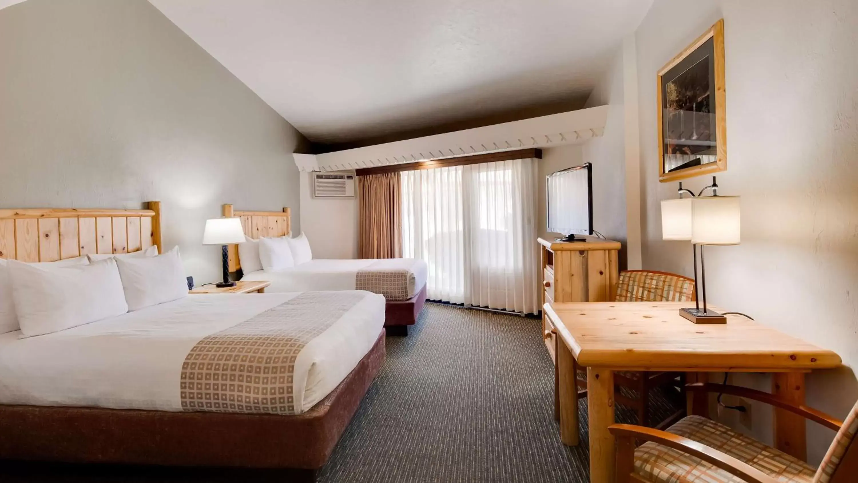 Photo of the whole room, Bed in Best Western East Zion Thunderbird Lodge