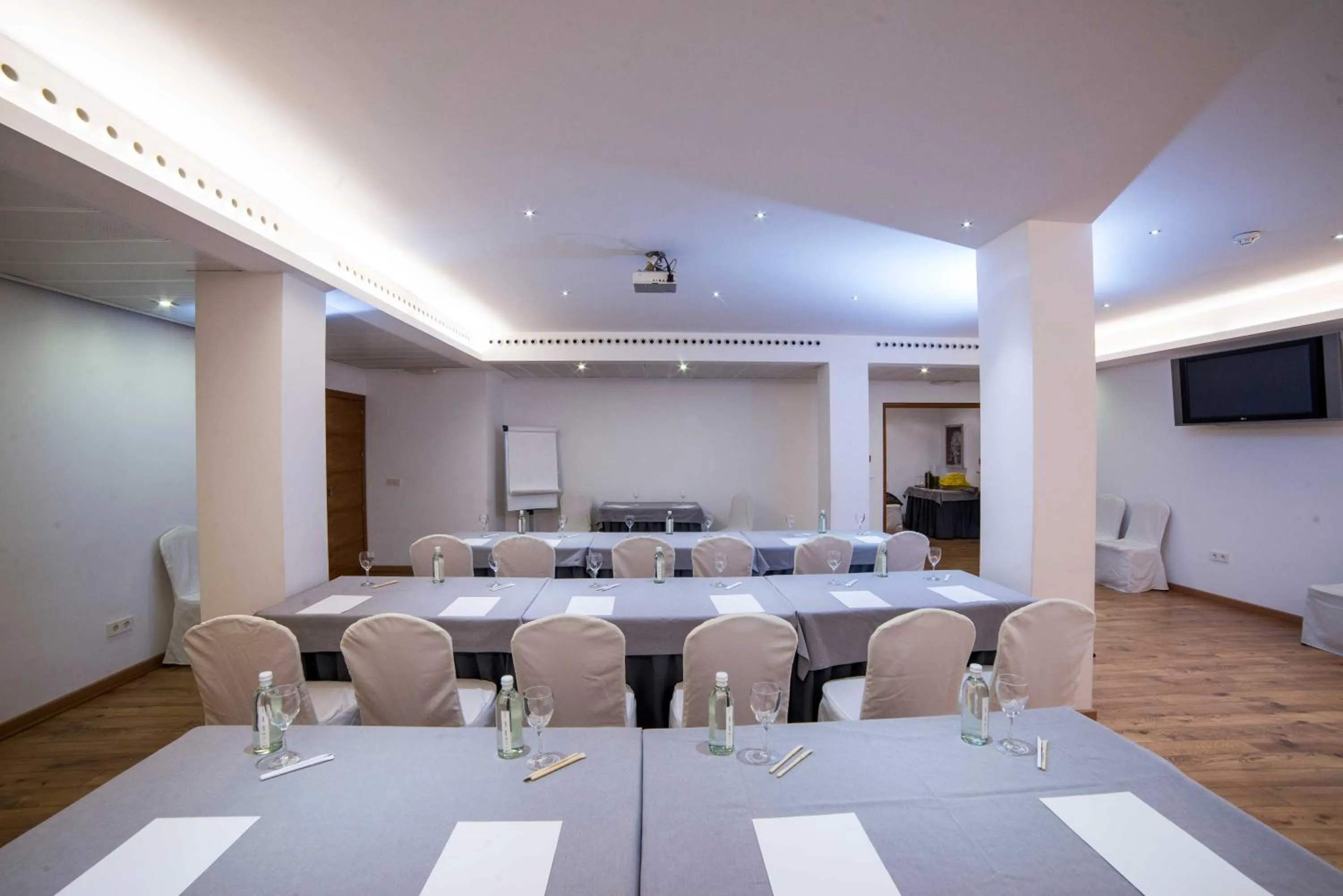 Meeting/conference room in Hotel Serrano