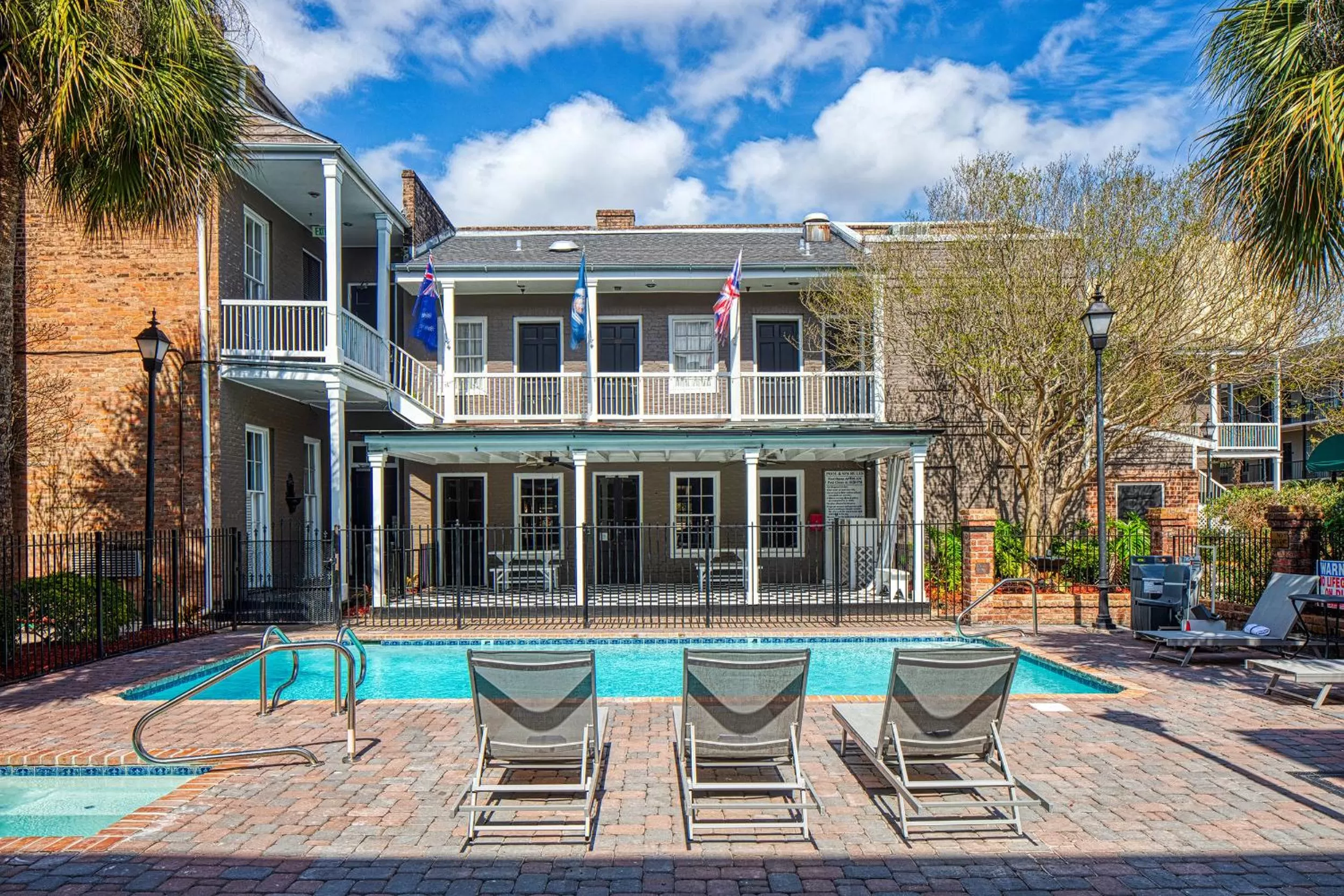 Swimming pool in Maison Saint Charles